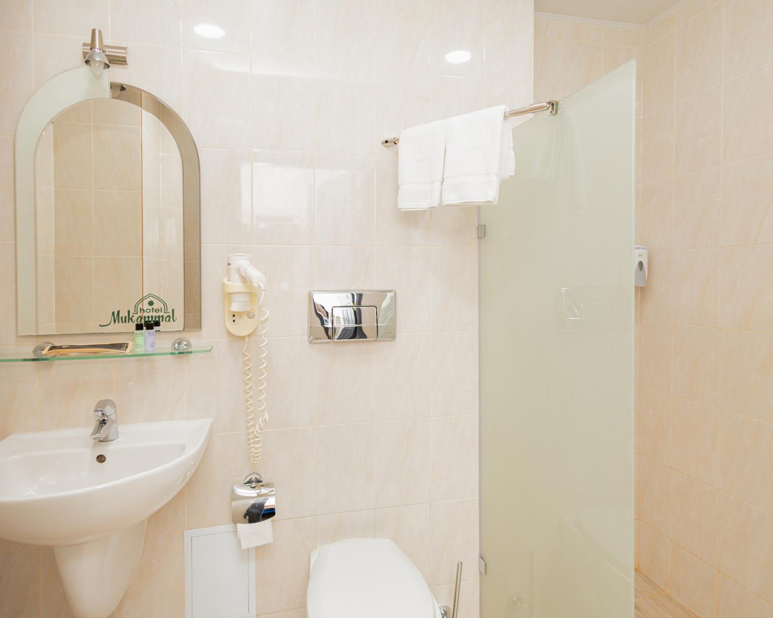 Standard Twin Room - Photo 9