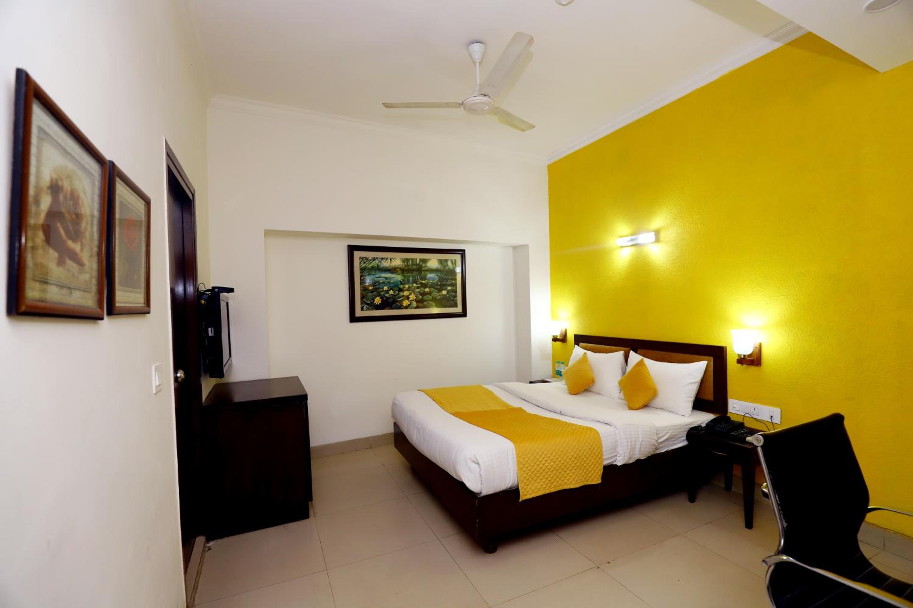 Deluxe Room - Photo 1