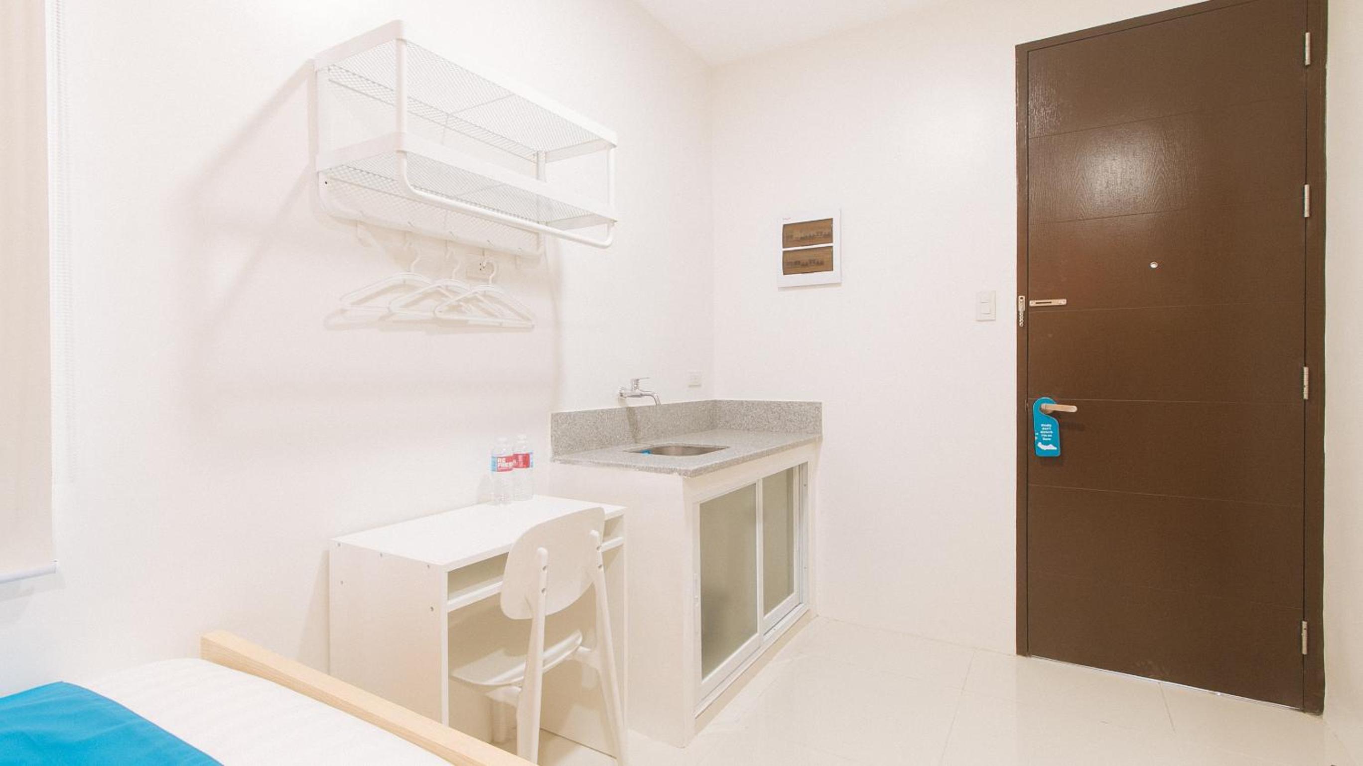 Twin Room - Photo 7