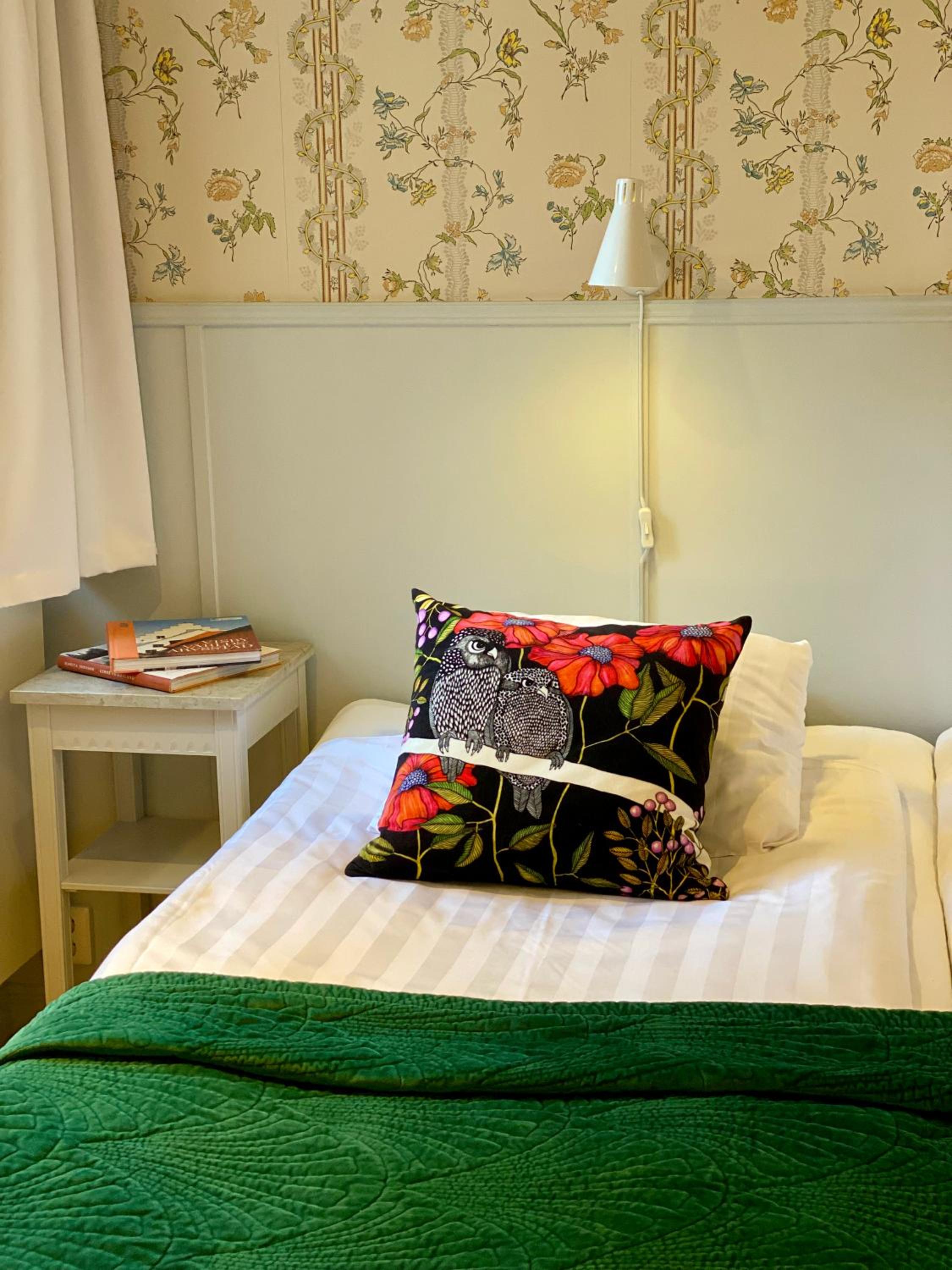 Standard Twin Room - Photo 9
