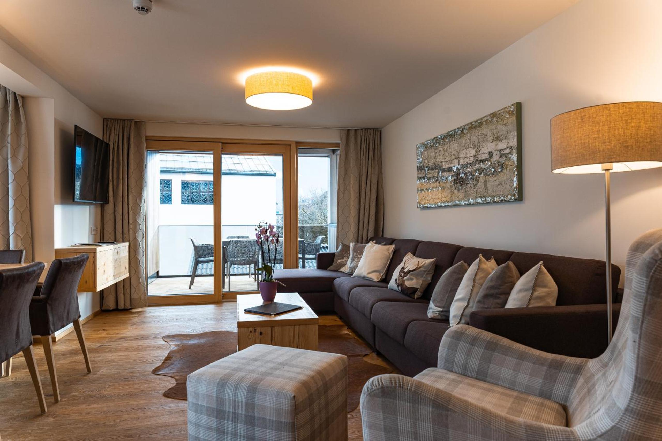 Three-Bedroom Apartment - Top 205