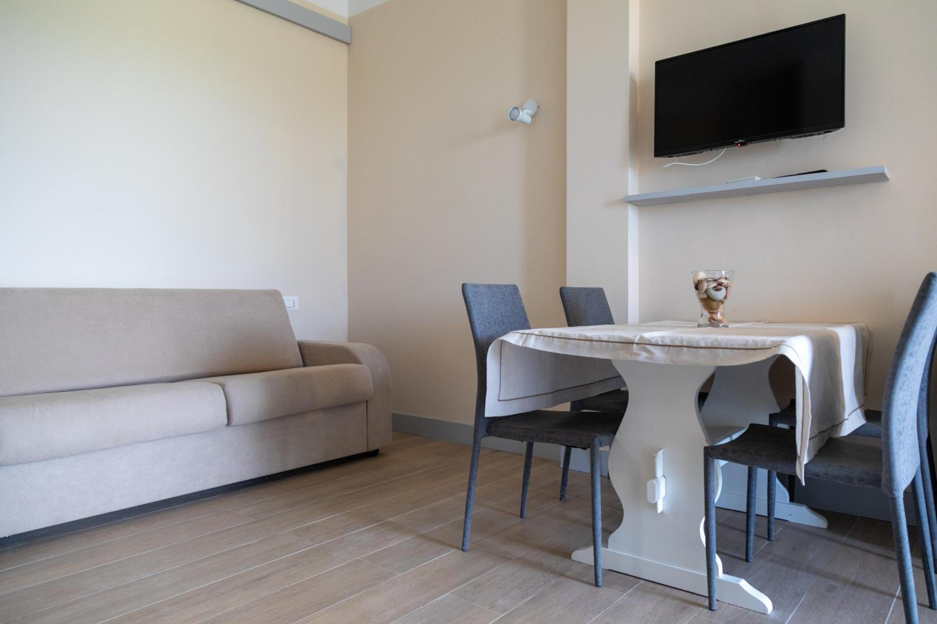 One-Bedroom Apartment with Garden View photo 2