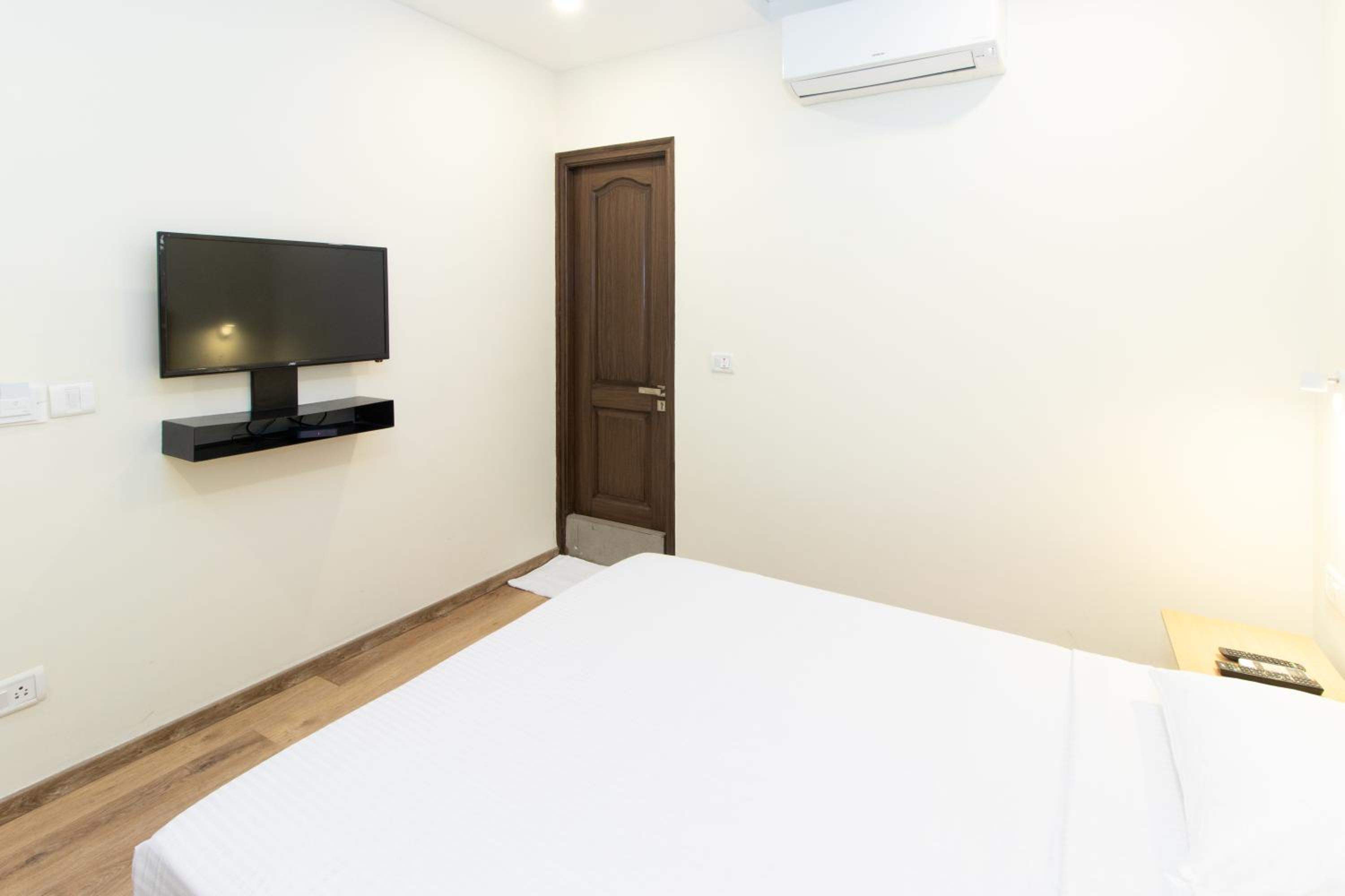 Economy Double Room - Photo 7