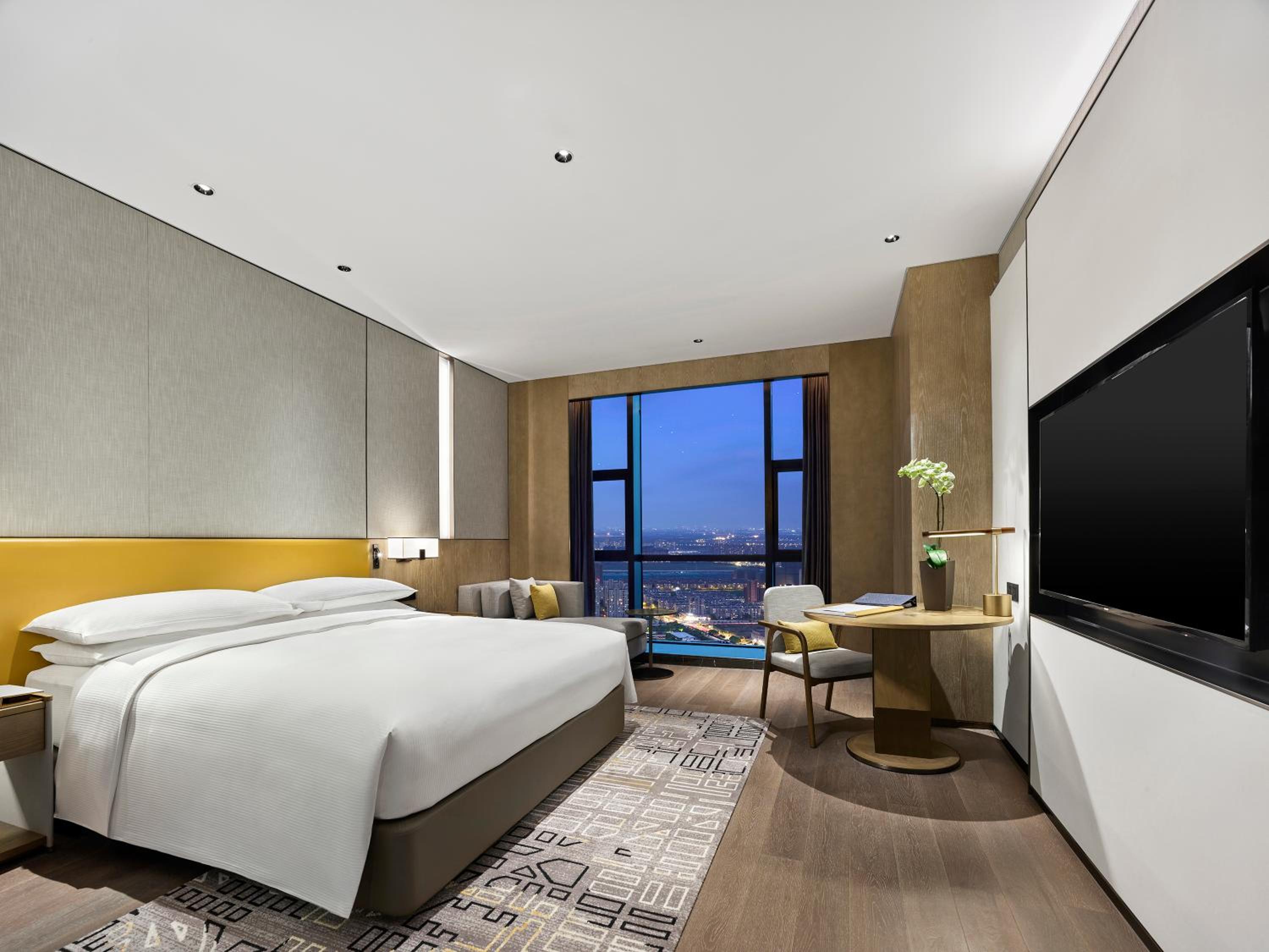 Deluxe King Room - Photo 4