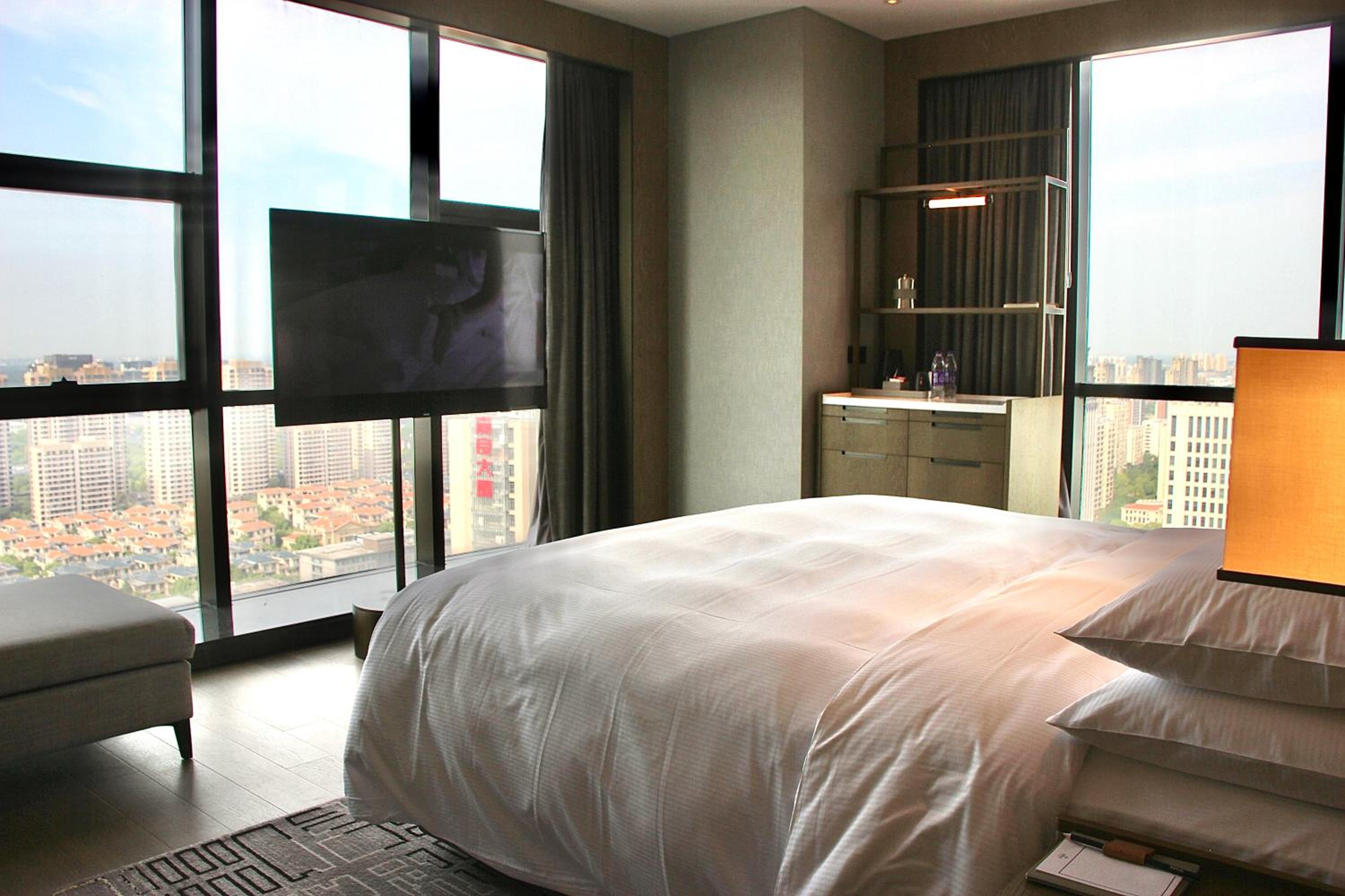 Premium King Room - Photo 2