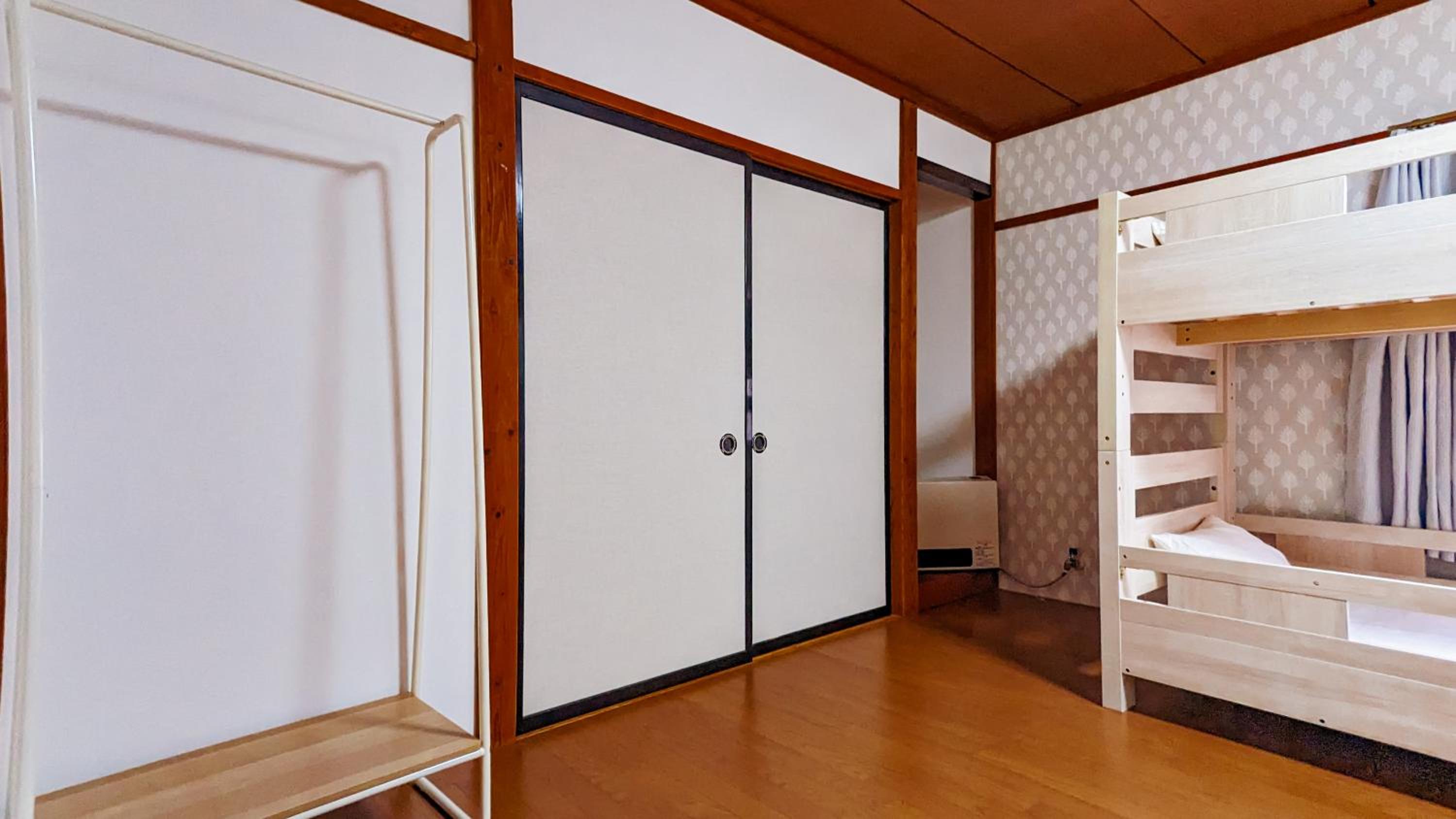 6-Bed Mixed Dormitory Room photo 3