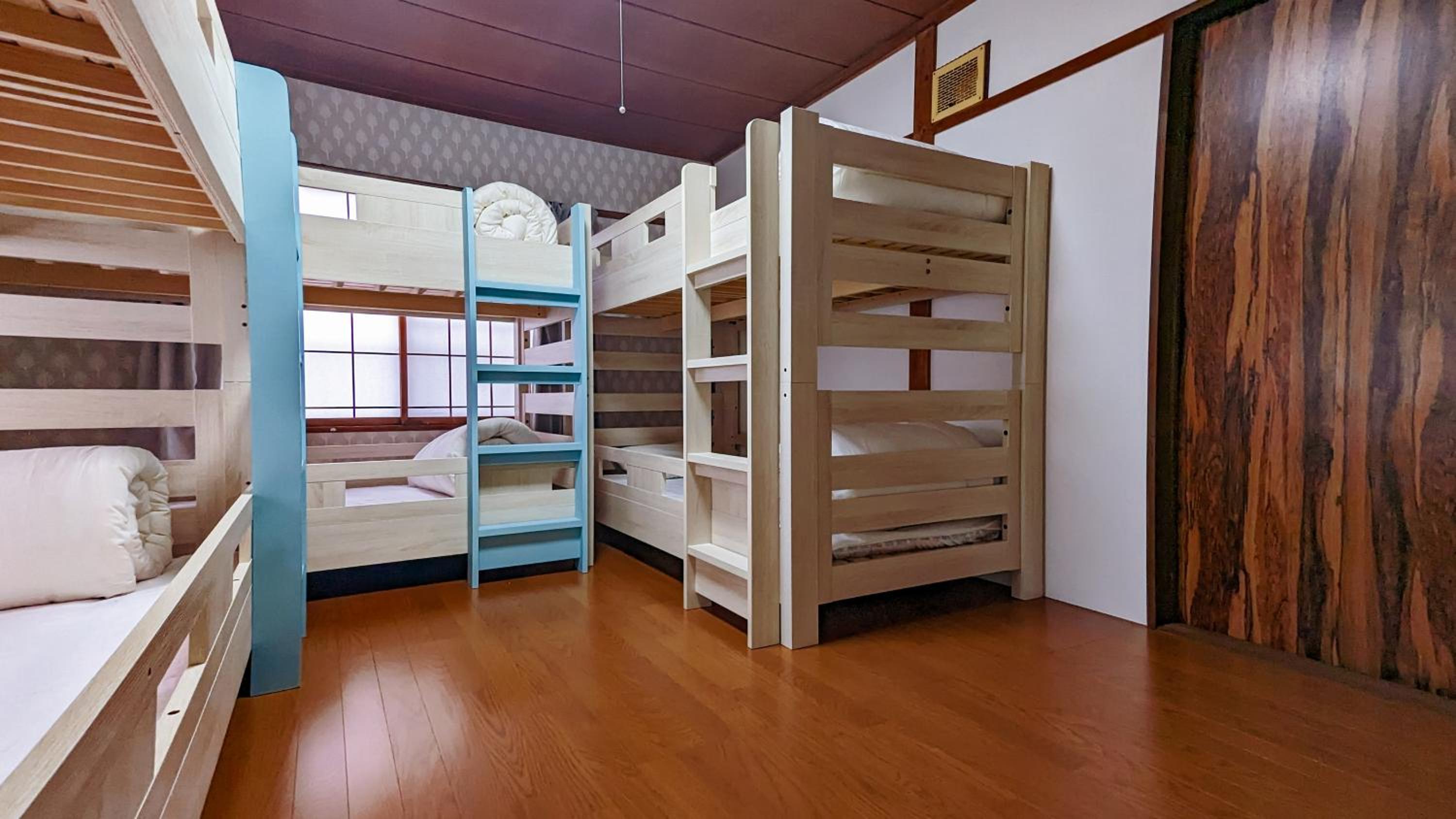 6-Bed Mixed Dormitory Room photo 1