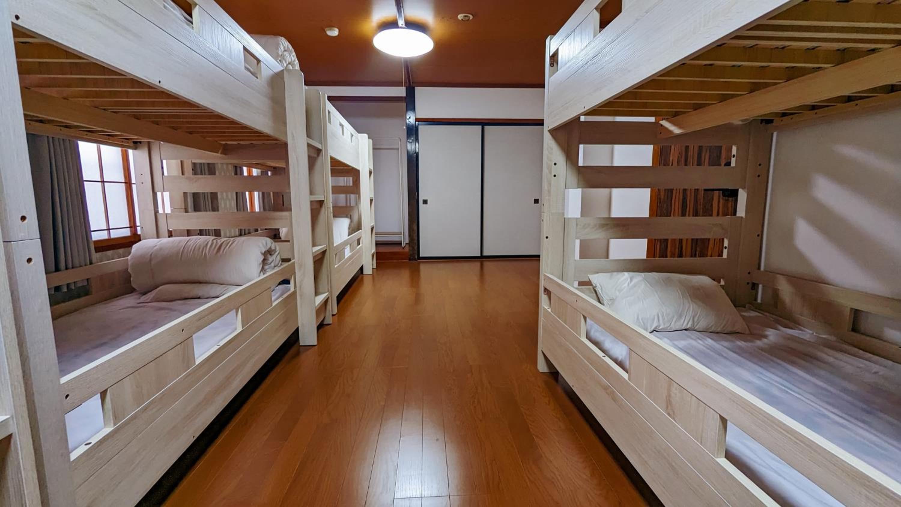 10-Bed Mixed Dormitory Room photo 2