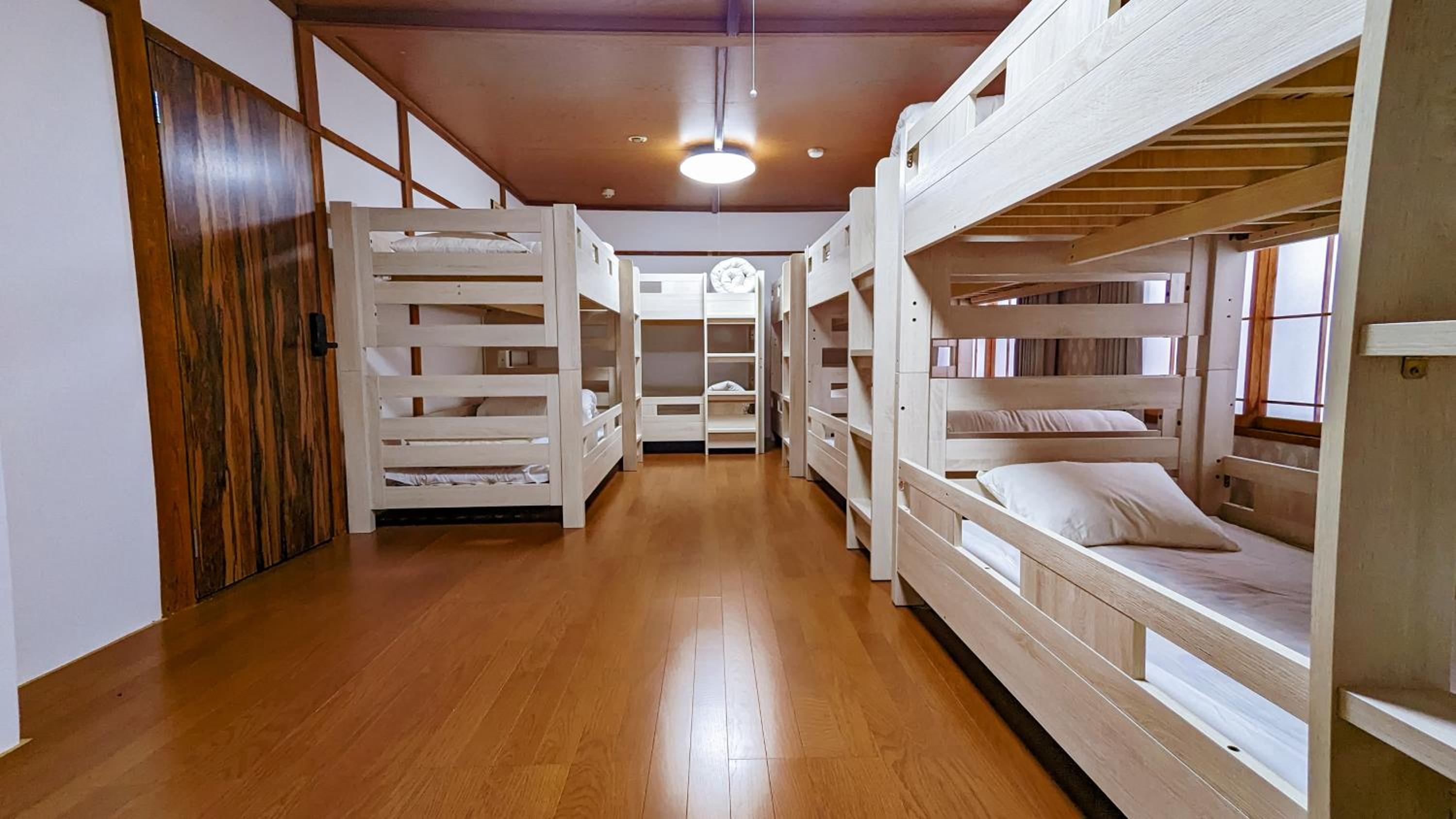 10-Bed Mixed Dormitory Room photo 1