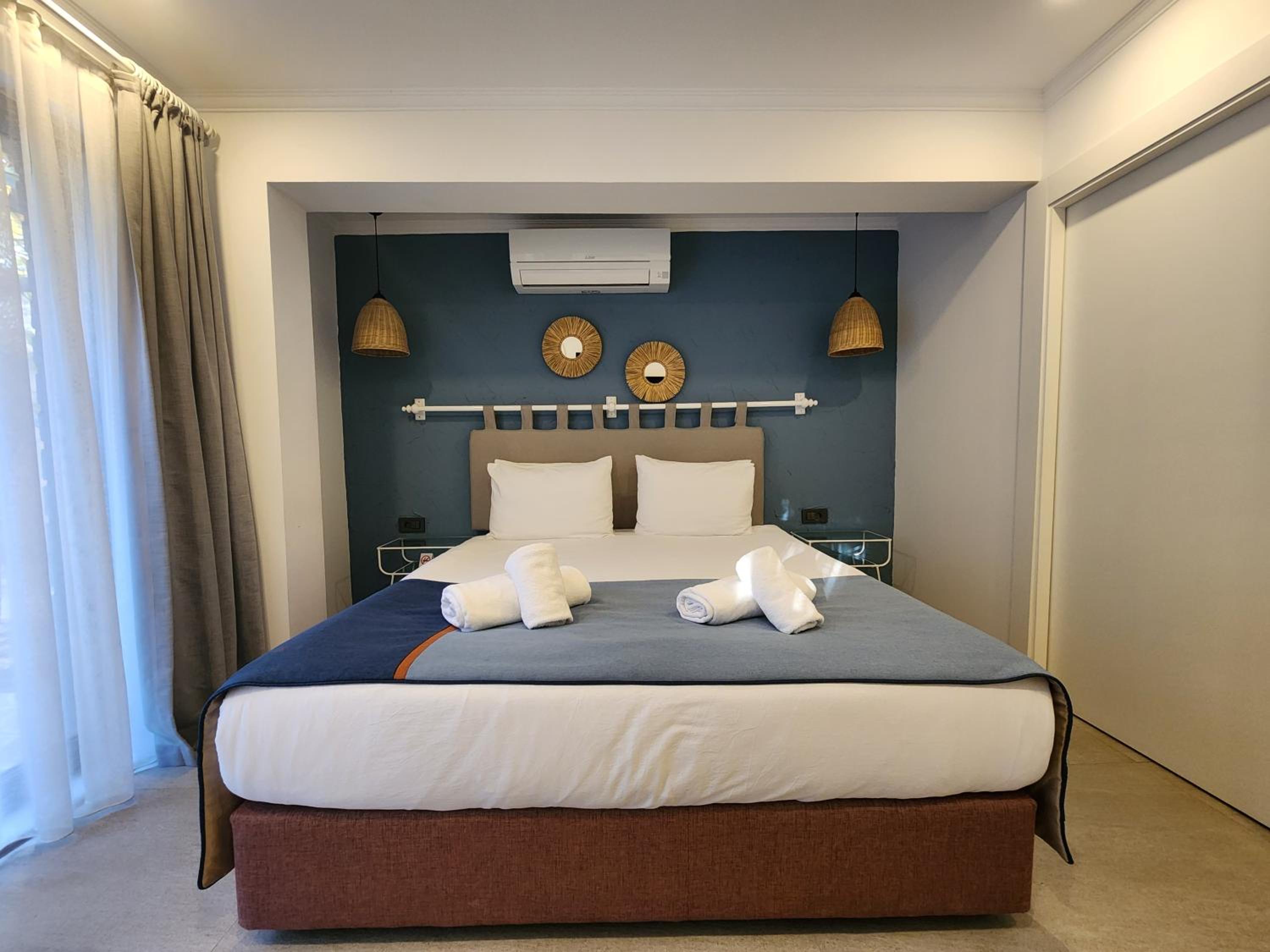 Double Room with Terrace thumbnail 5