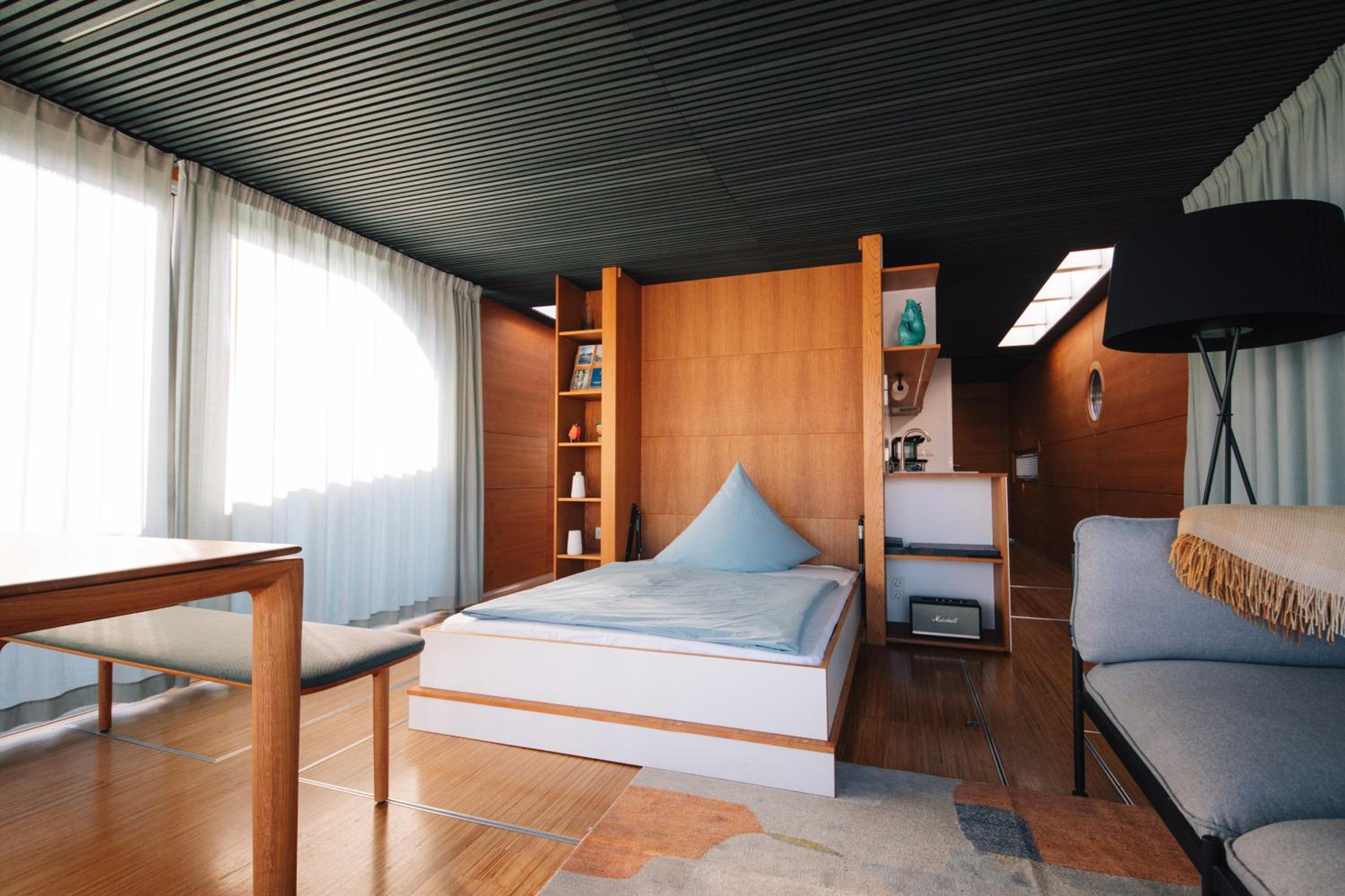 Apartment with Lake View photo 2