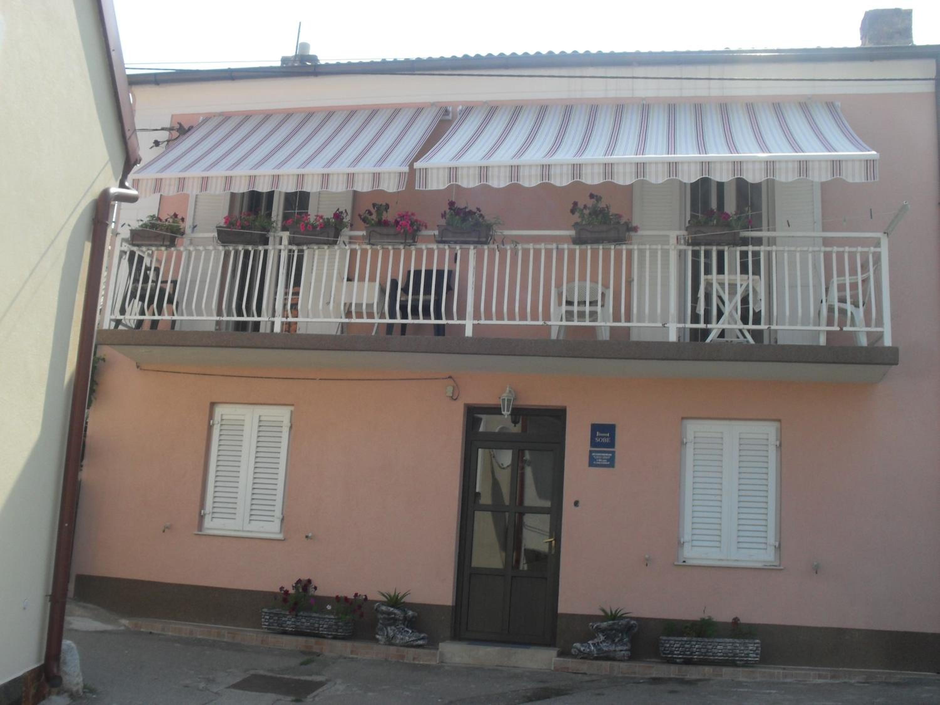 Double Room with Balcony - Photo 4