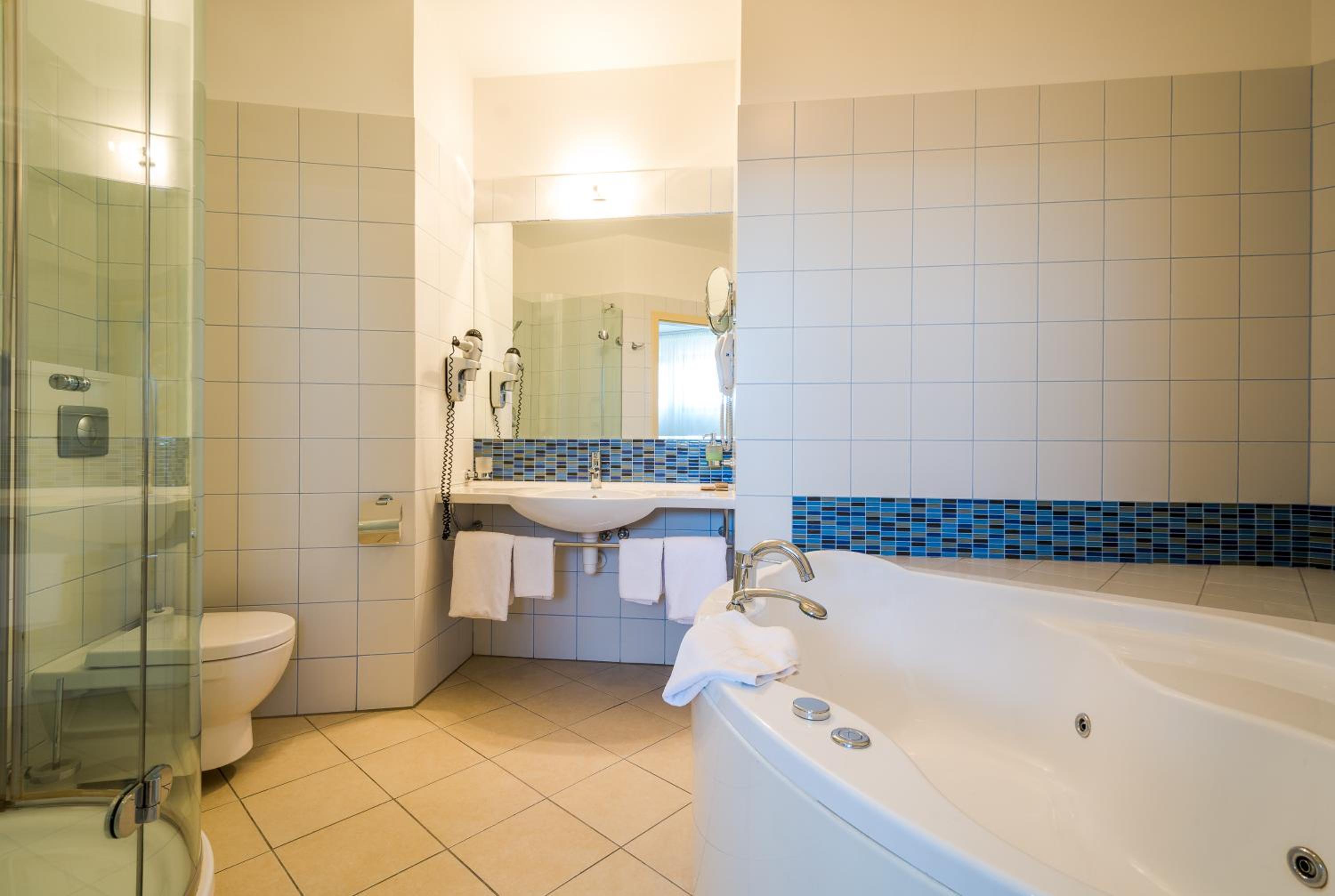 Large Comfort Double Room - Photo 3