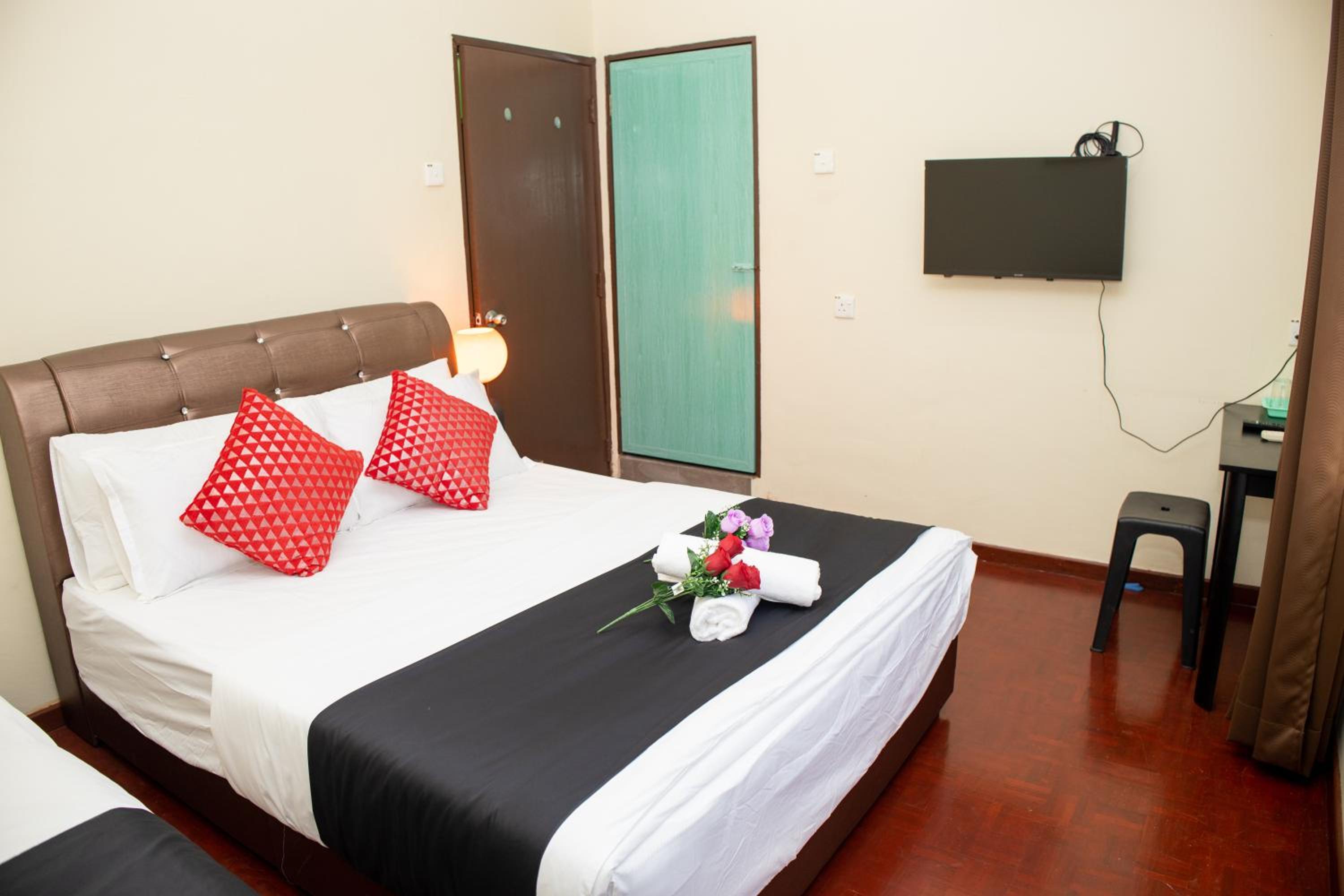 Deluxe Triple Room - Photo 9