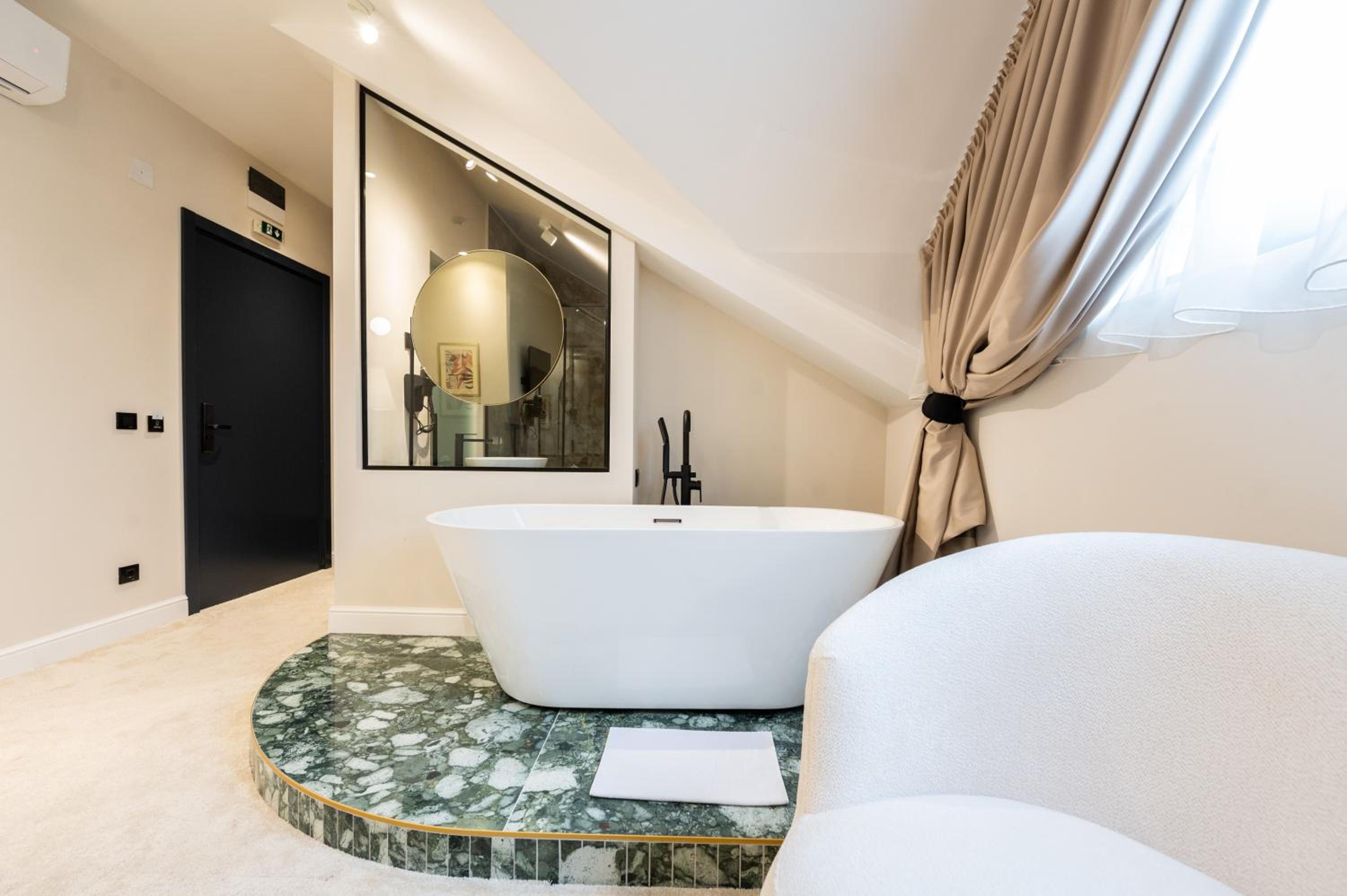 Deluxe Double Room with Bath