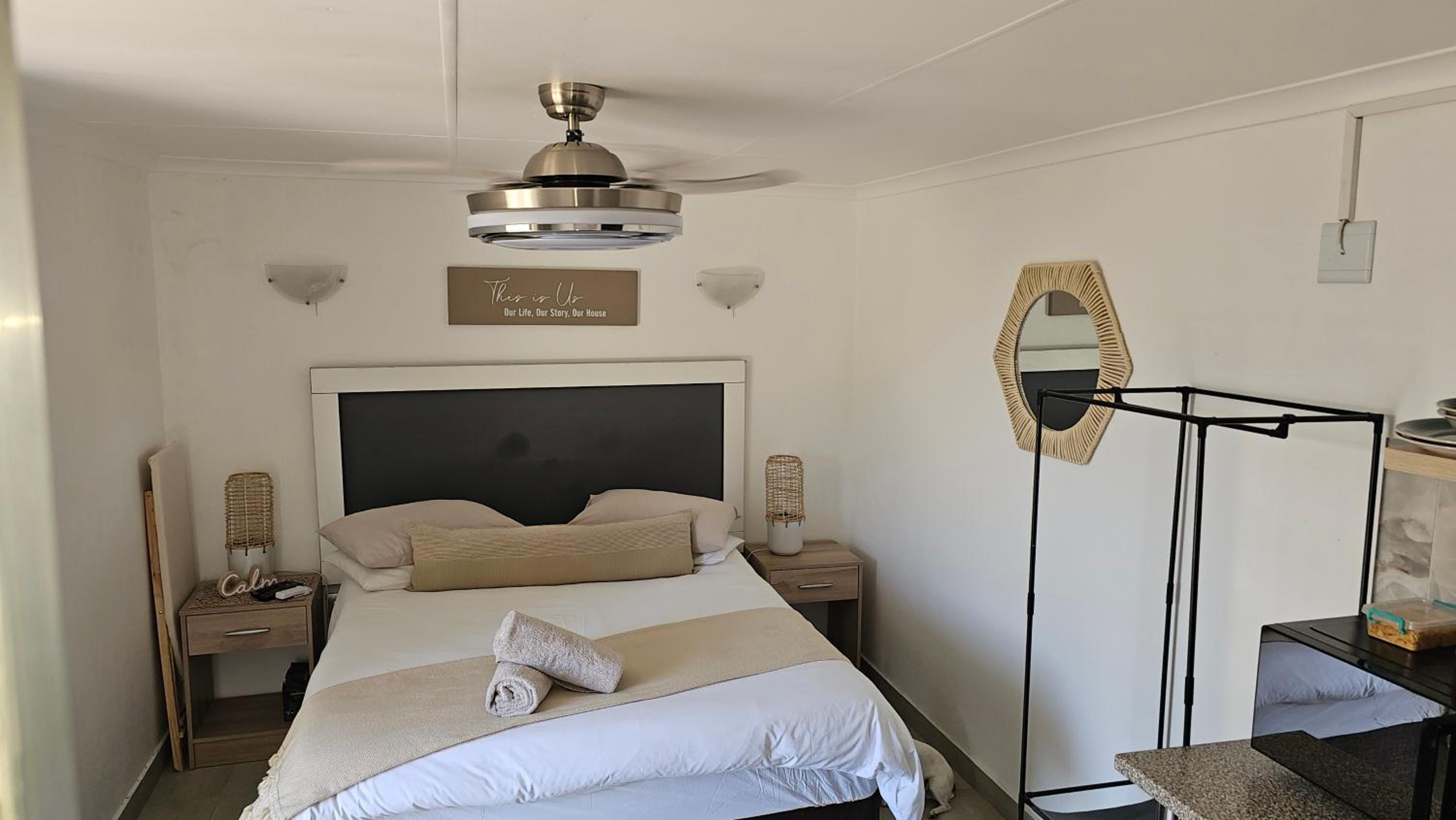 Standard Queen Room - Photo 8