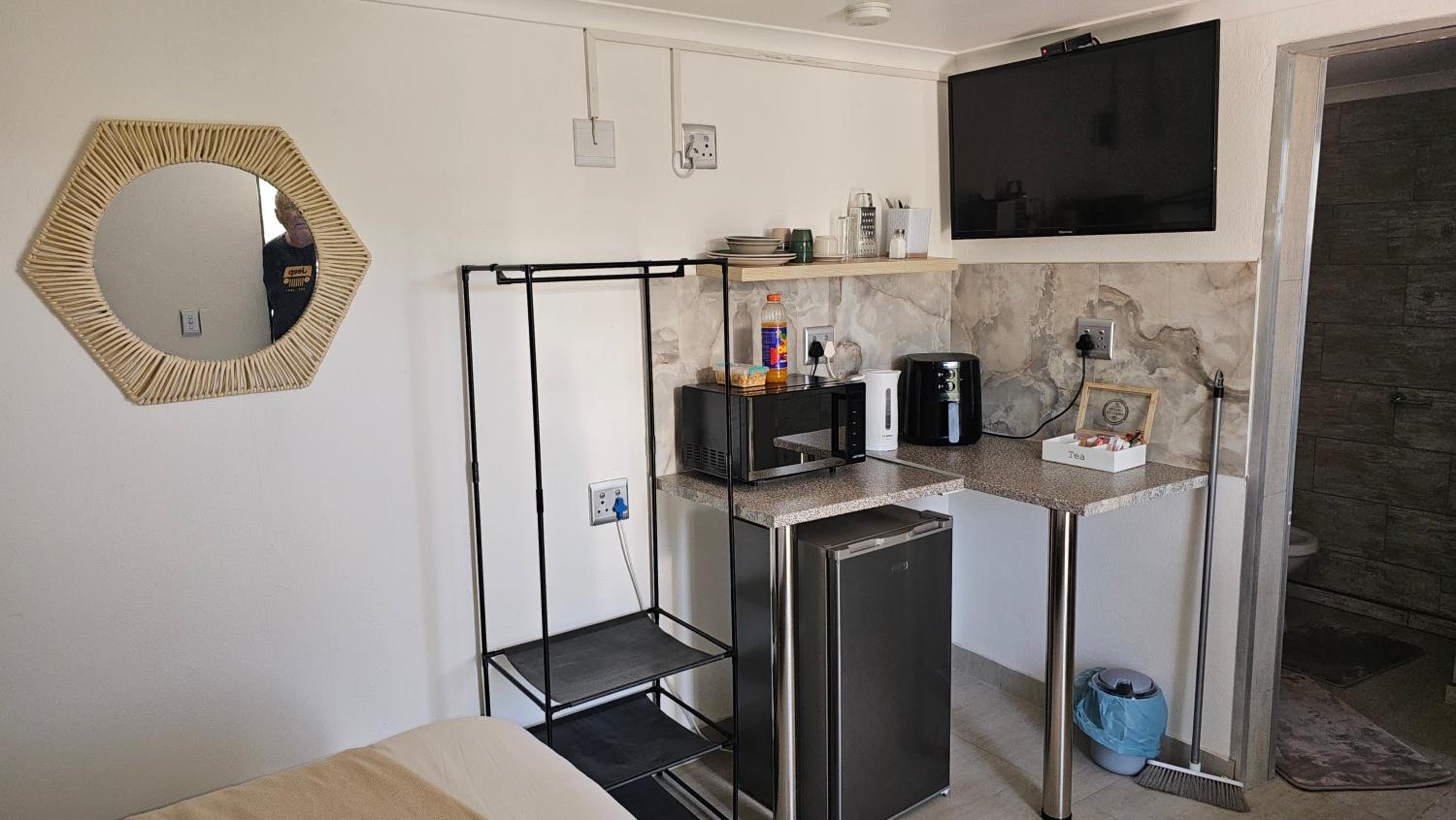 Standard Queen Room - Photo 11