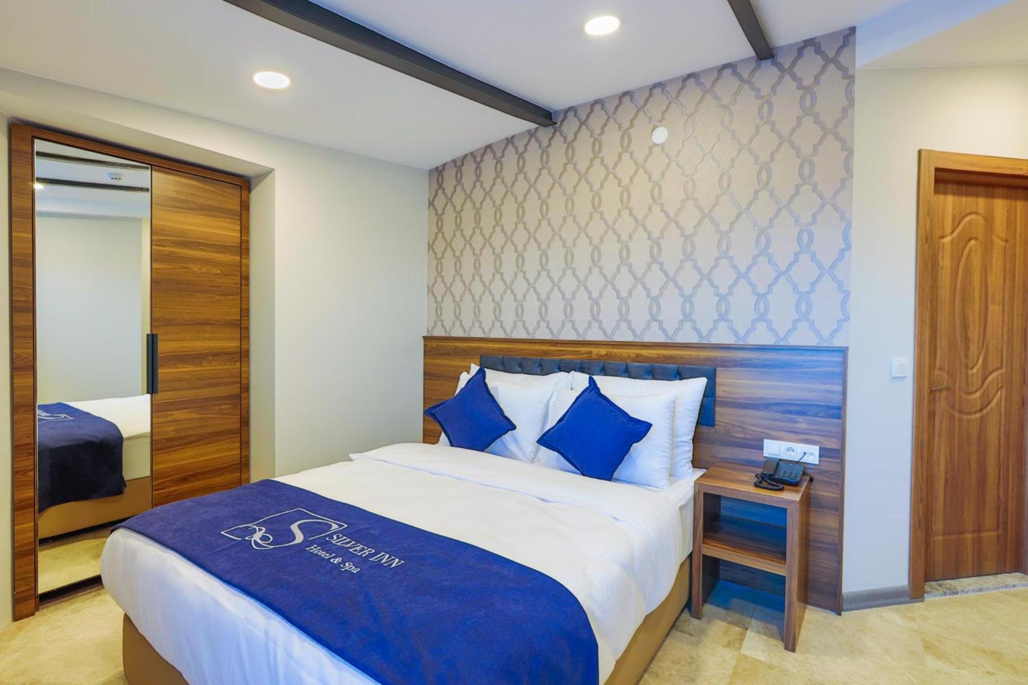 Deluxe Double Room with Balcony photo 2