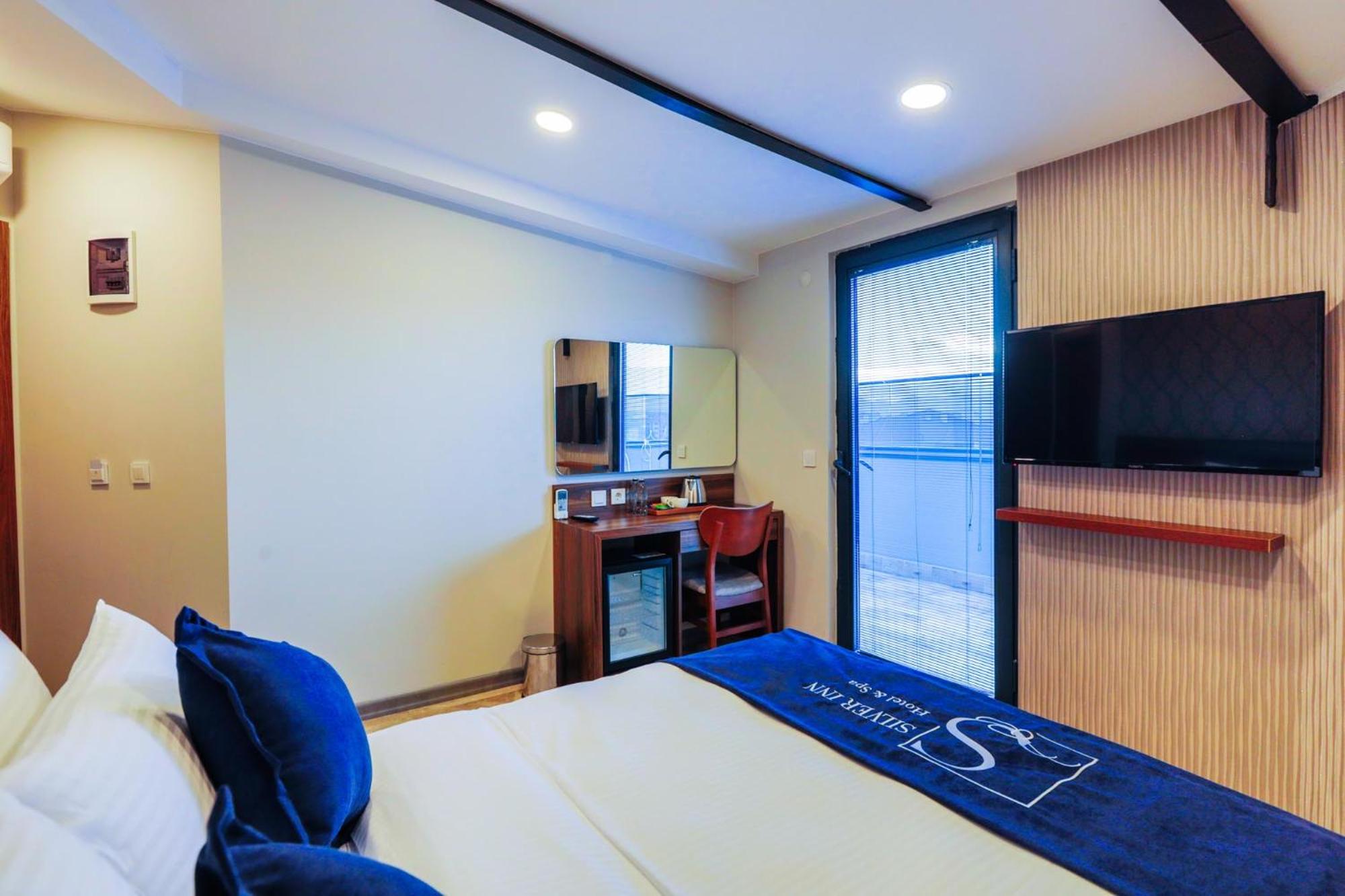 Deluxe Double Room with Balcony photo 1