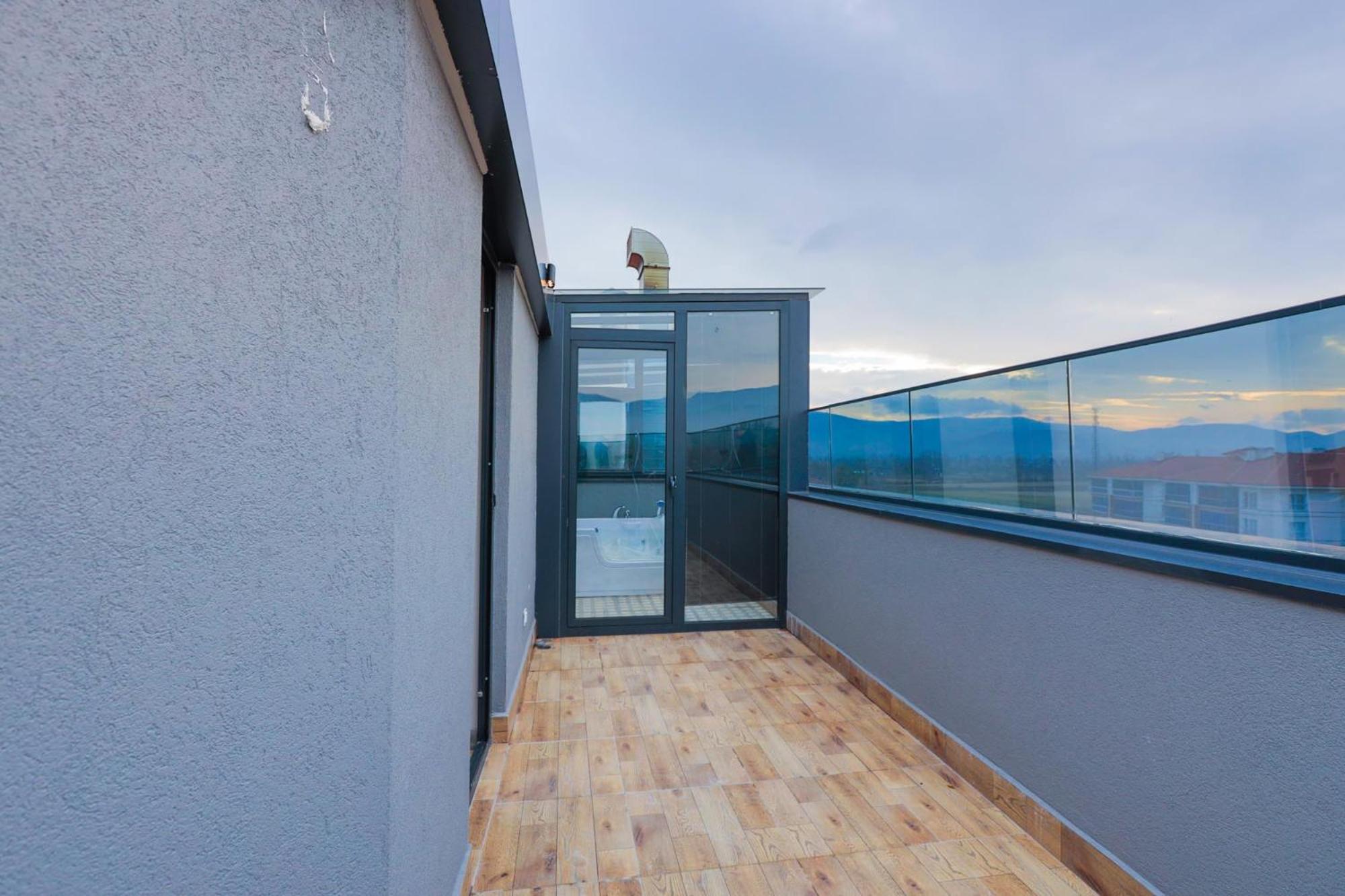 Deluxe Double Room with Balcony photo 2