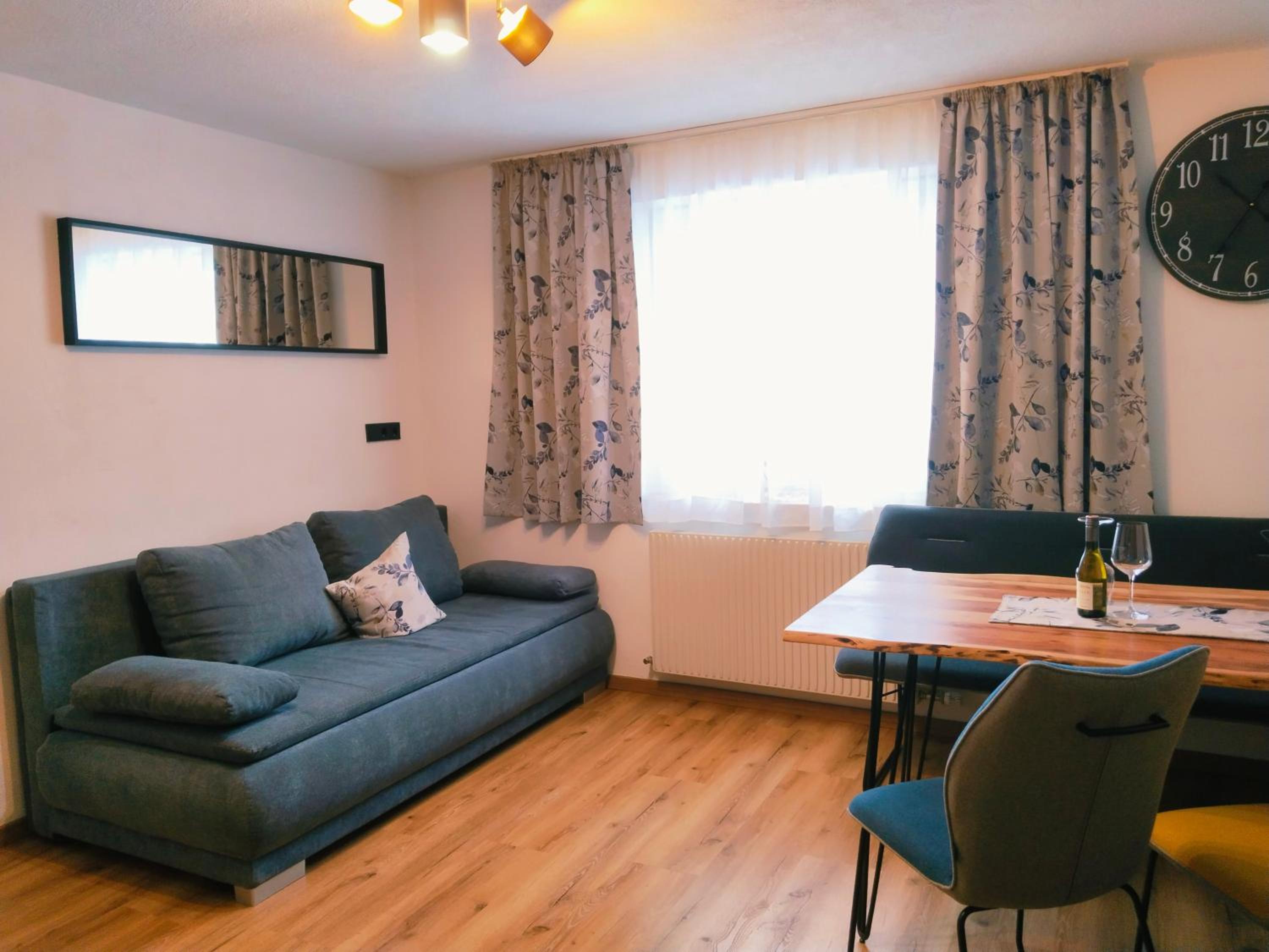 One-Bedroom Apartment photo 1