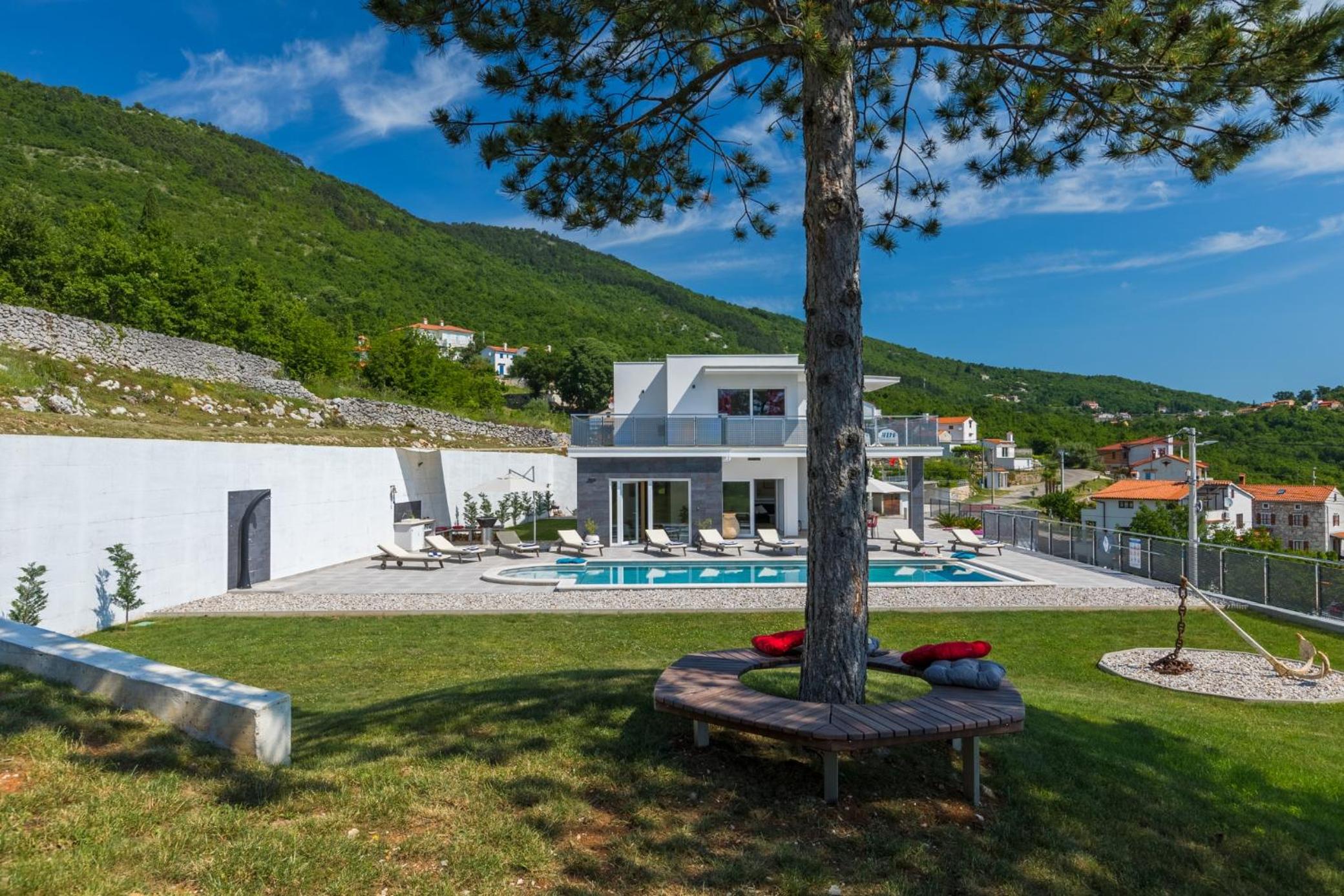 Villa photo 2