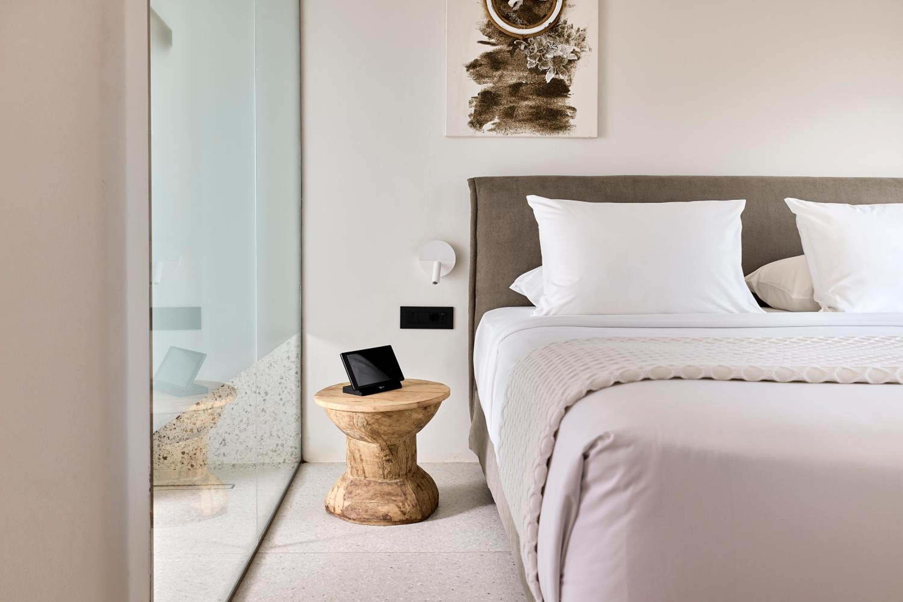 Deluxe Suite with Sea View and Hot-Tub