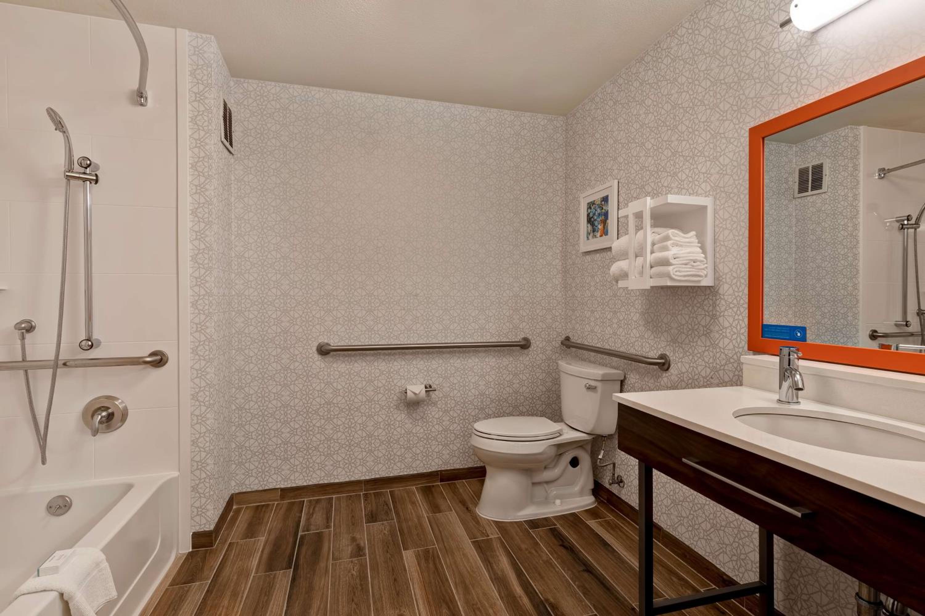 Queen Room with Two Queen Beds - Mobility and Hearing Access/Non-Smoking - Photo 3