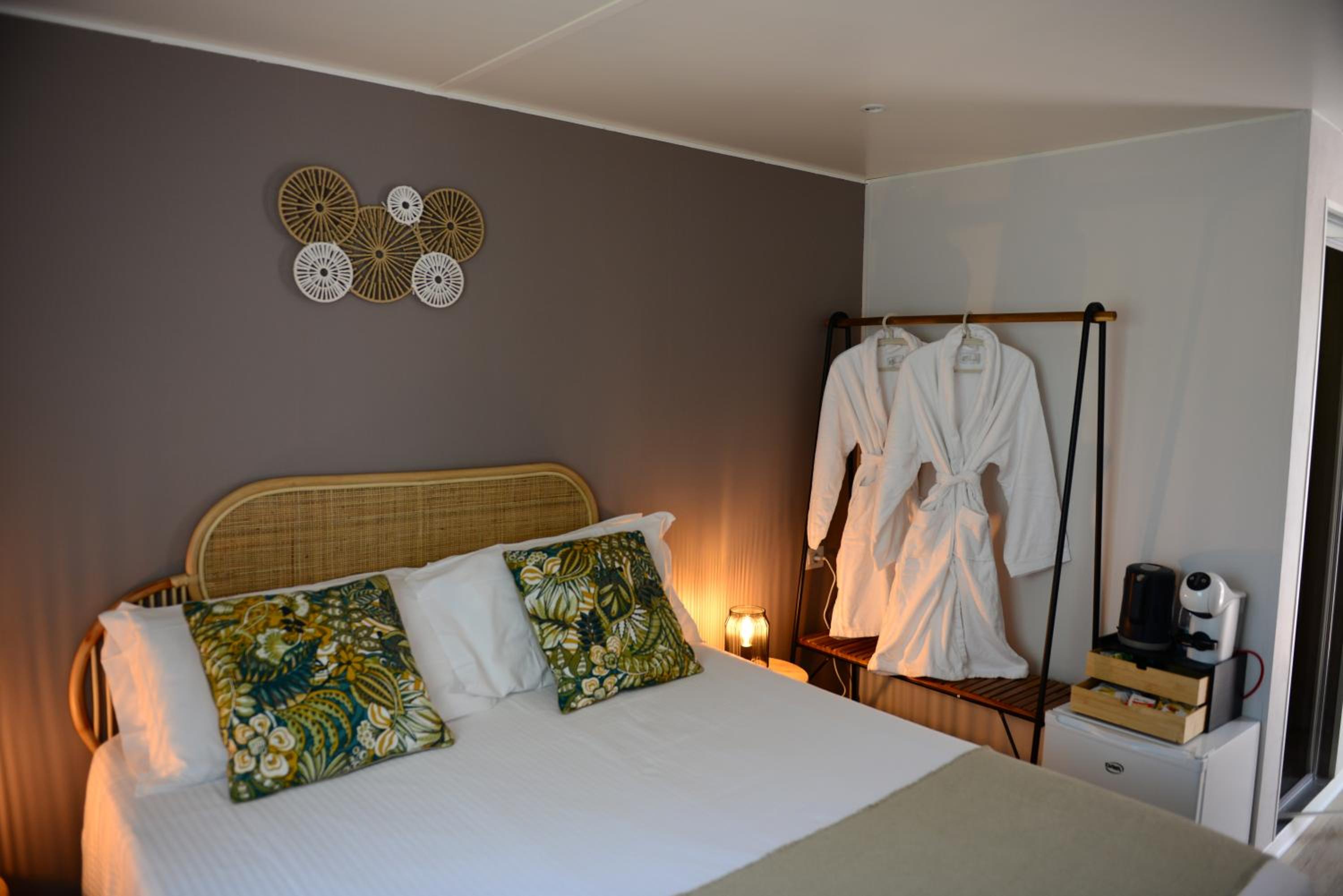 Queen Room with Spa Bath - Photo 5