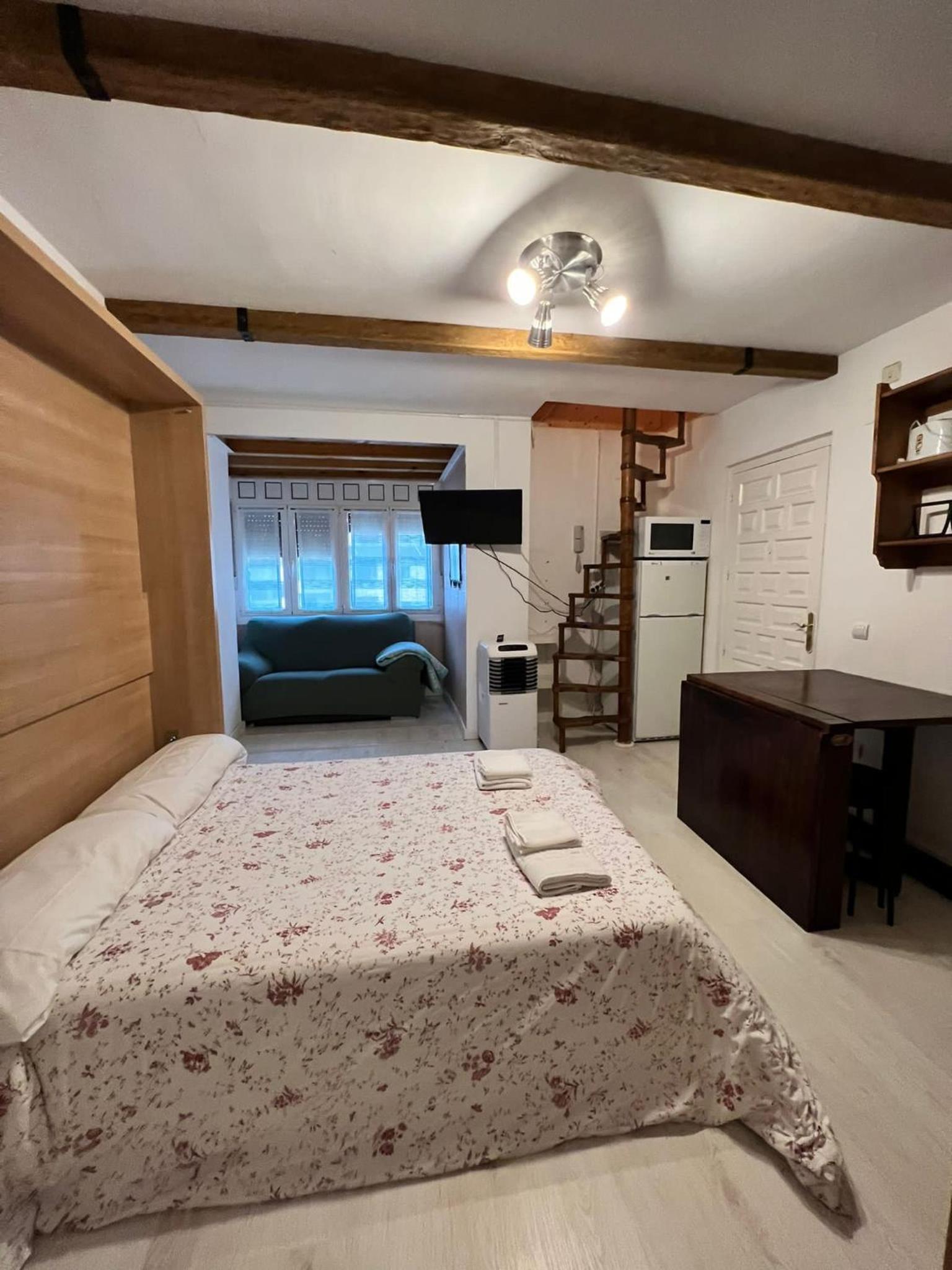One-Bedroom Apartment photo 3