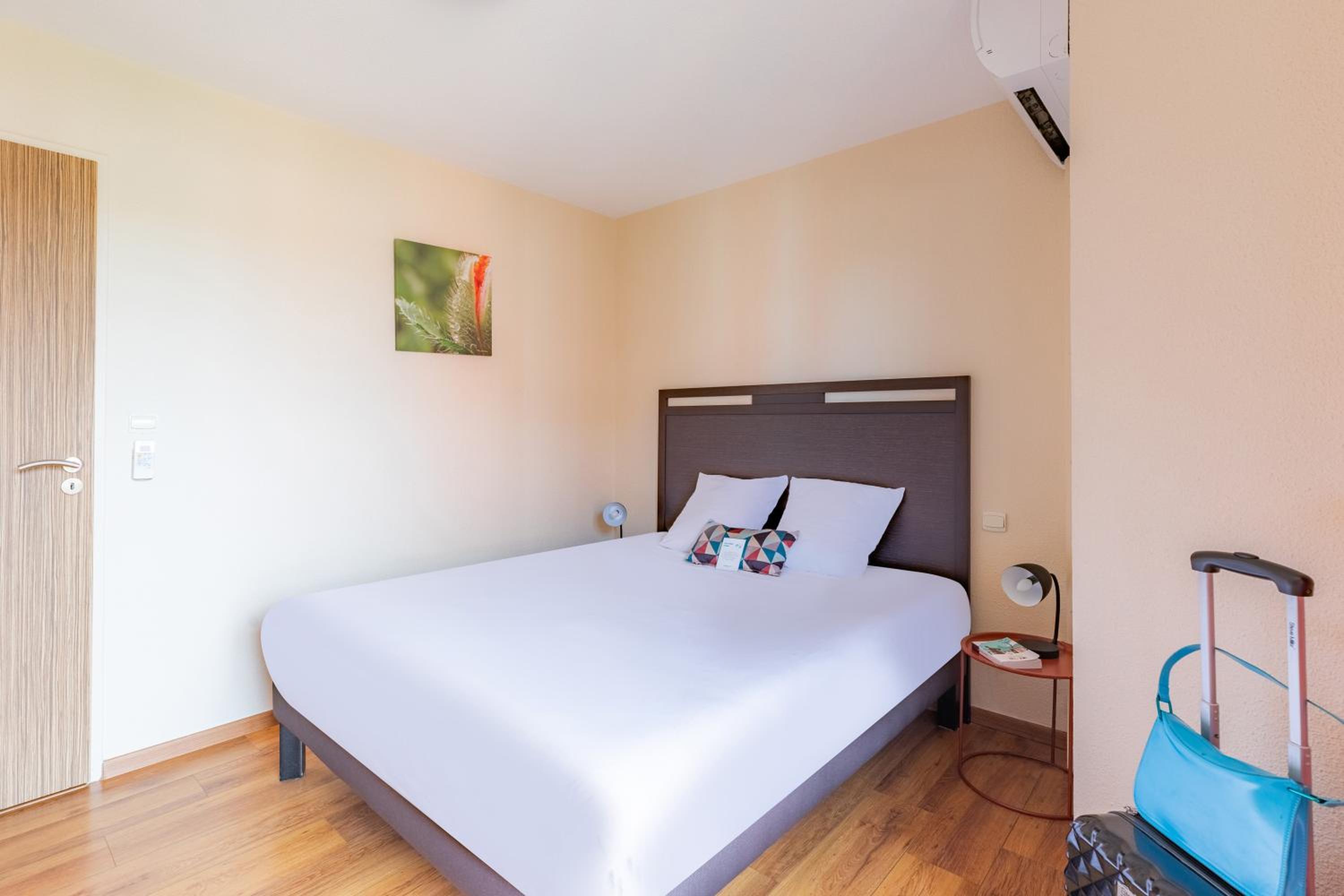Two-Bedroom Apartment - Photo 7