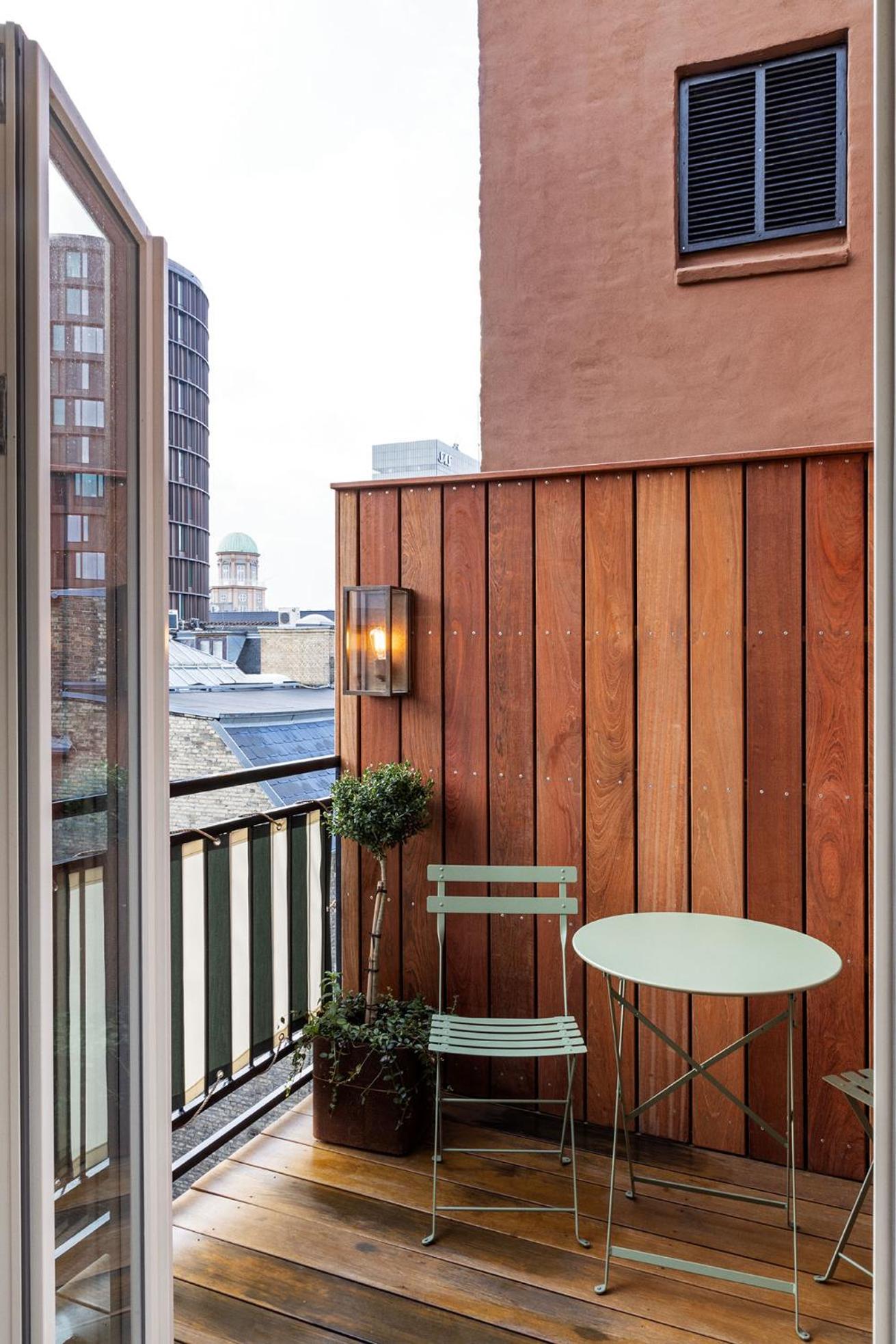 Signature Suite - Photo 17