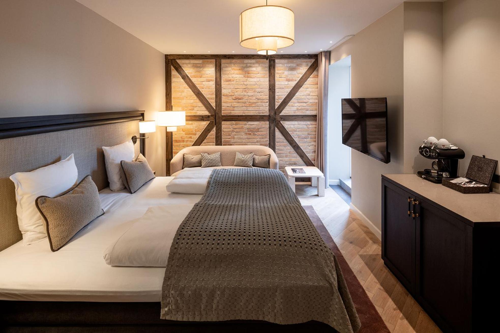 Signature Suite - Photo 4