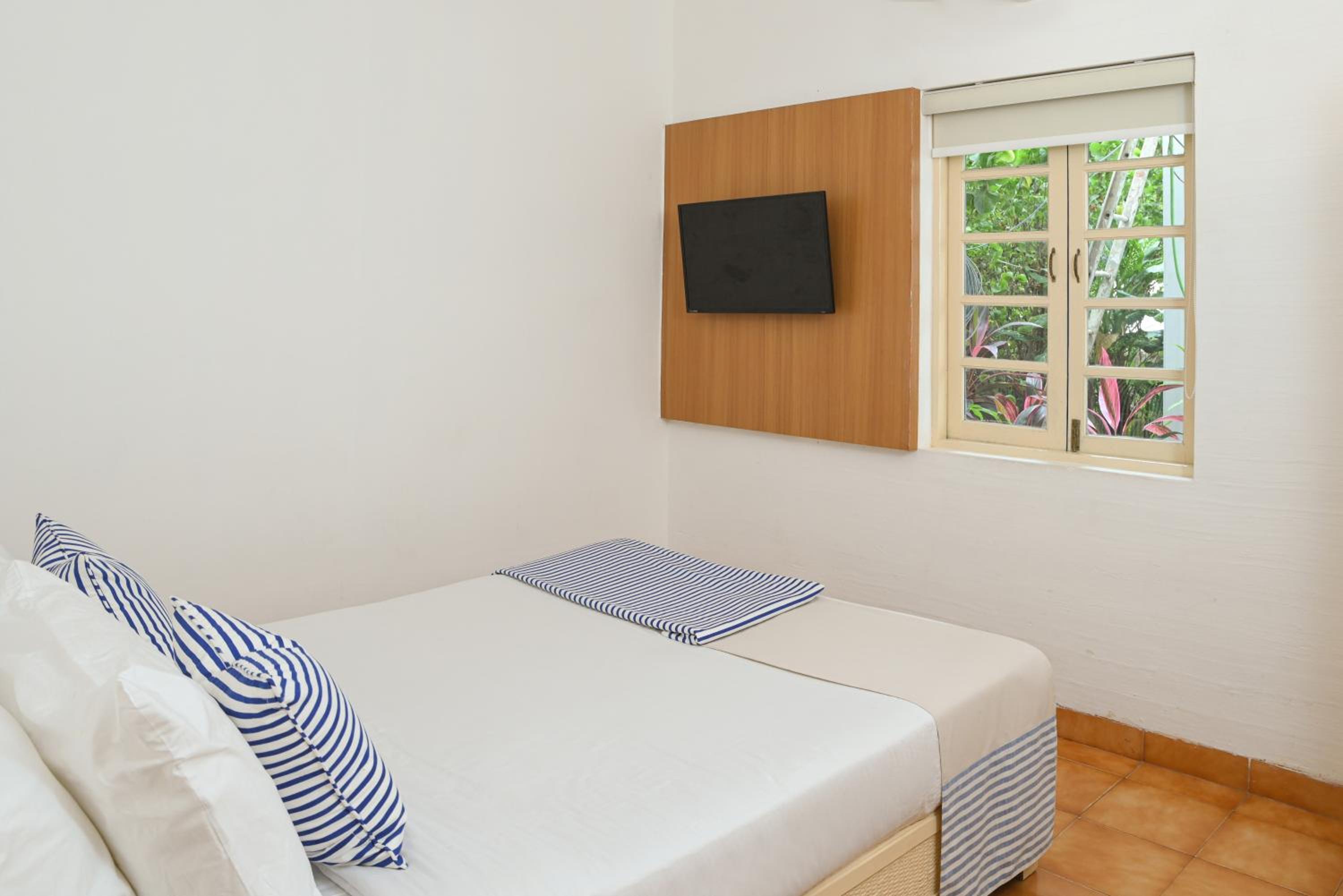 Family Room - Photo 5