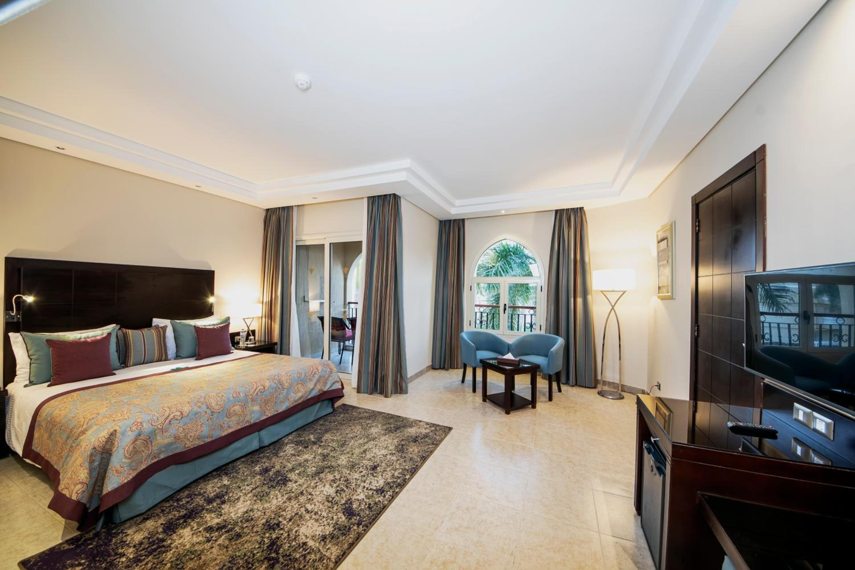 Deluxe Room Aqua King Bed - Photo 2