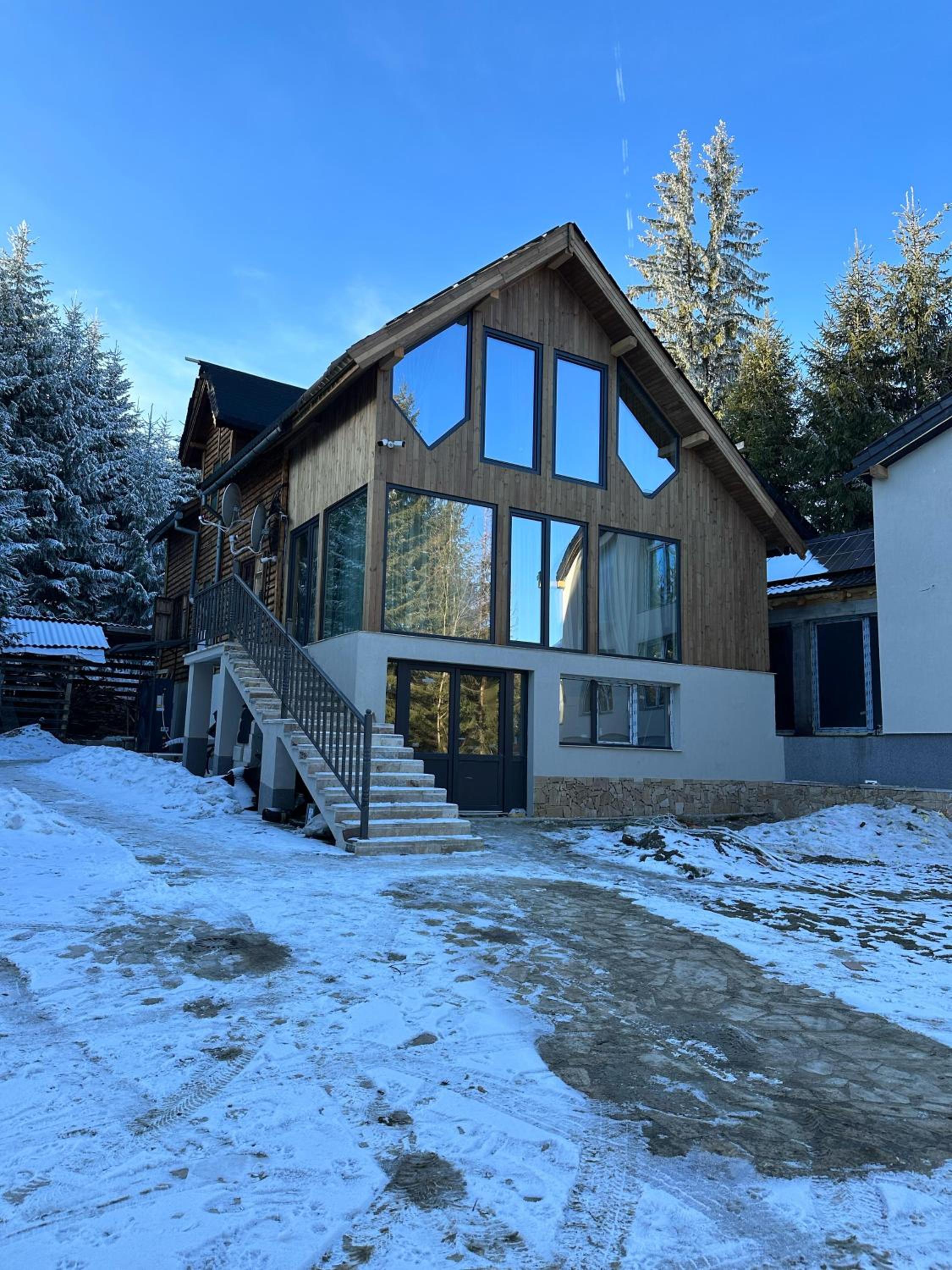 Four-Bedroom House photo 2