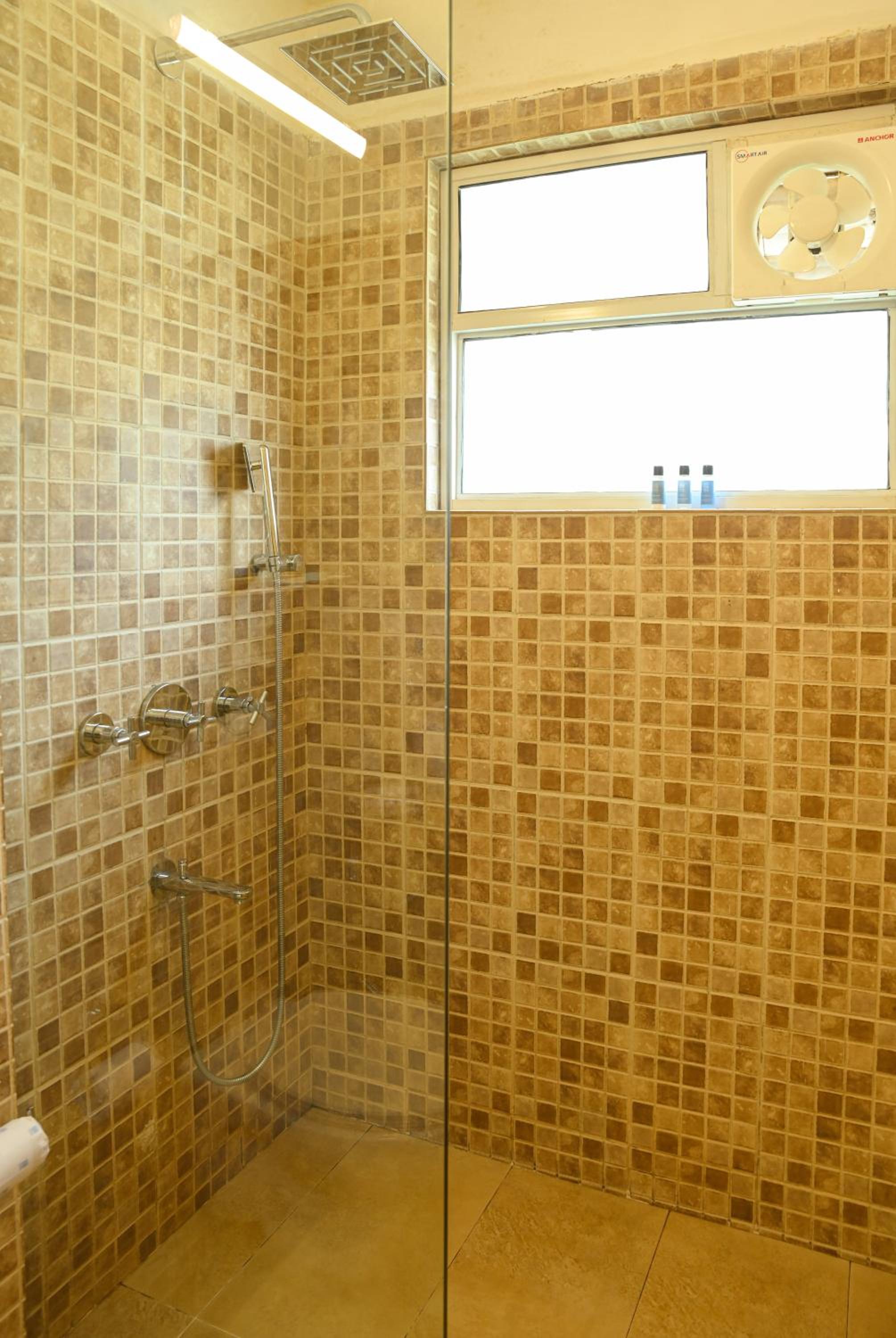 Family Room - Photo 2