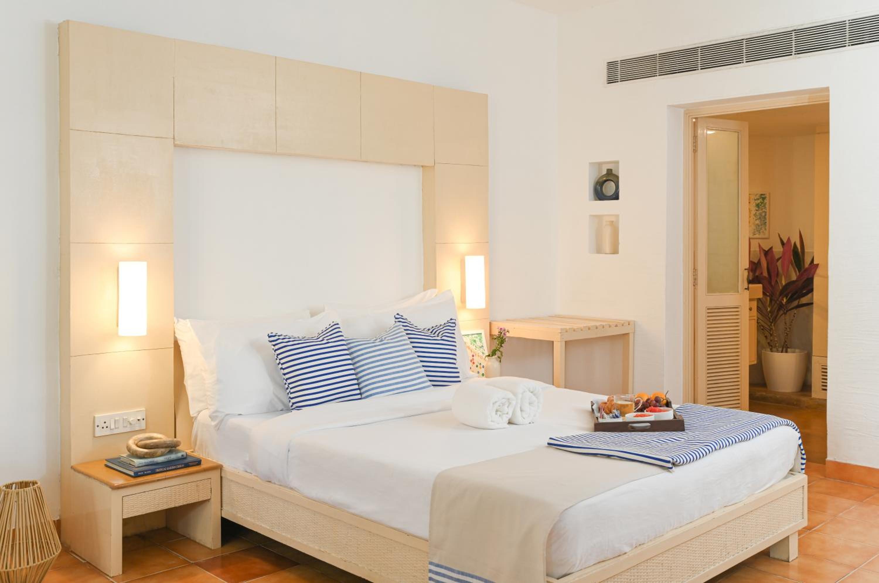 Double Room with Pool View - Photo 1