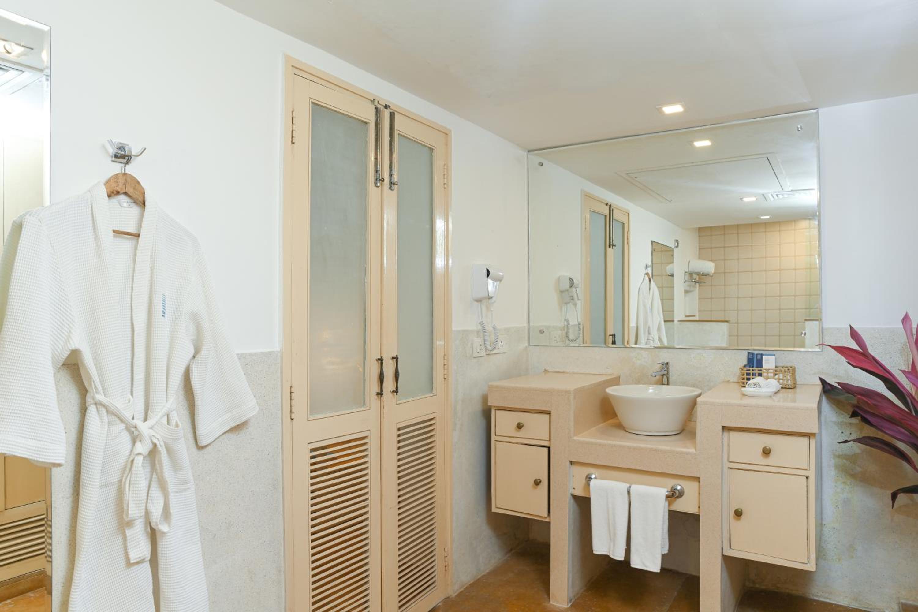 Luxury Room - Photo 6