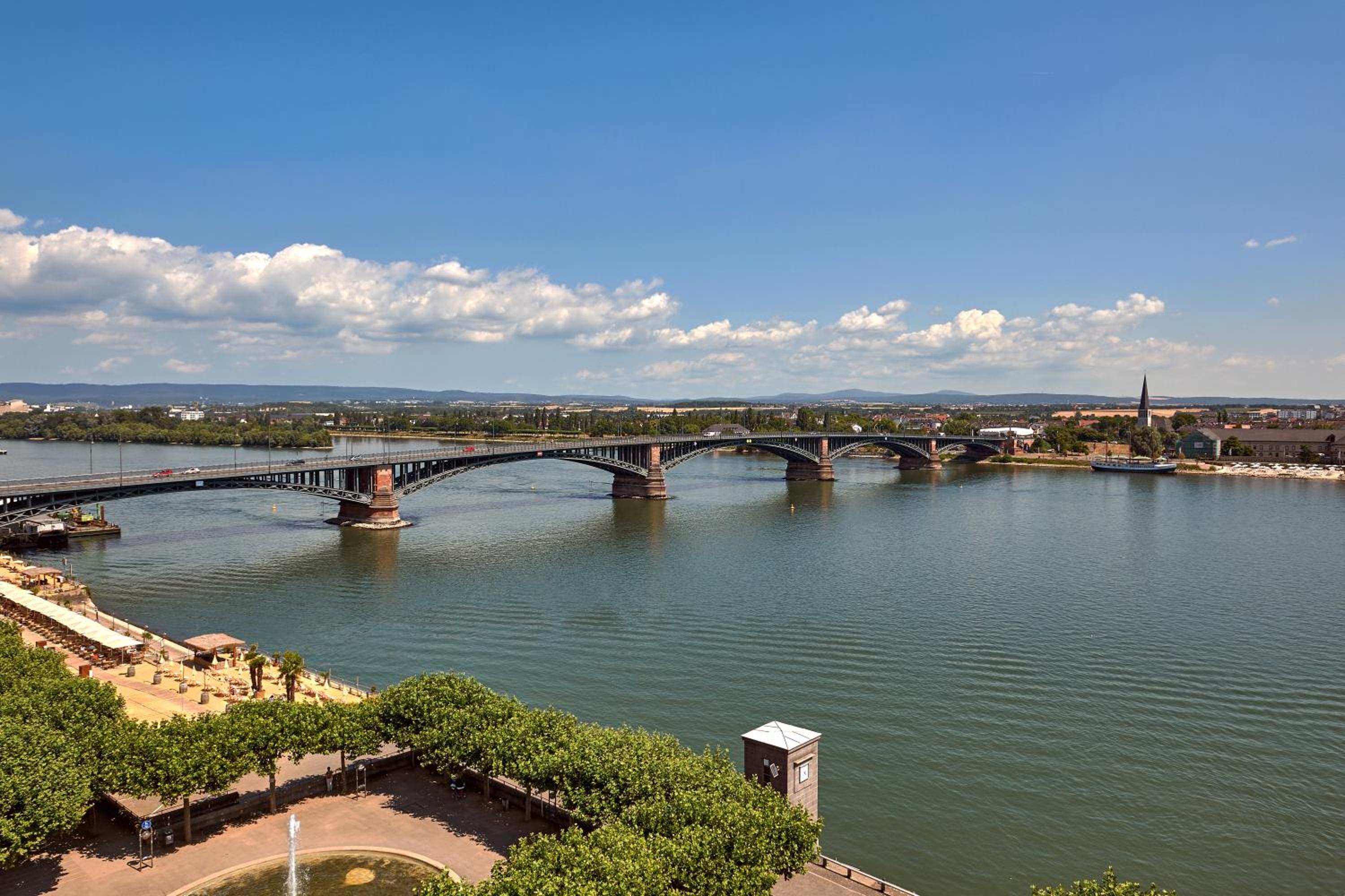 King Deluxe Room with River View - Rhine Wing - Photo 4