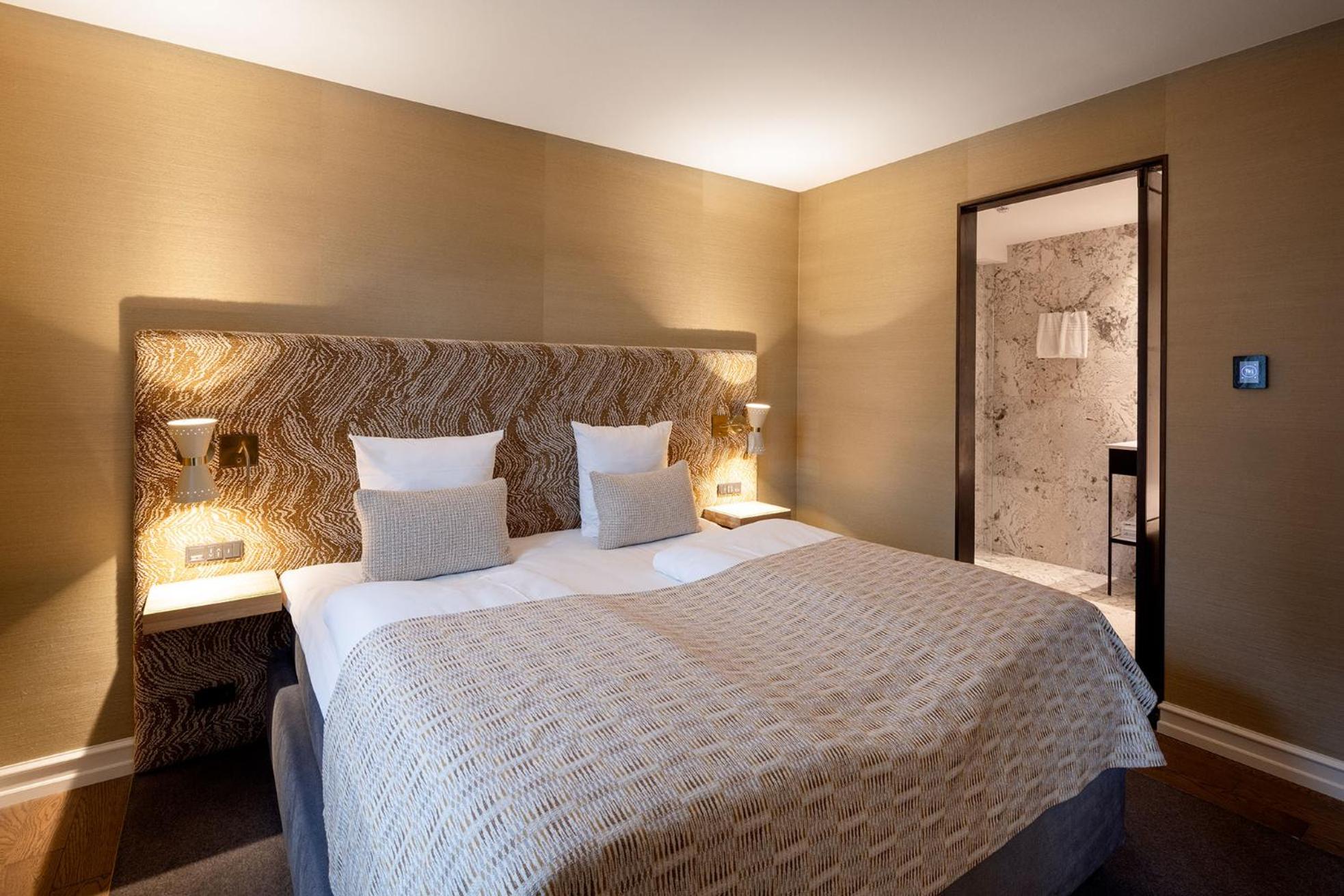 Deluxe Suite - Photo 7