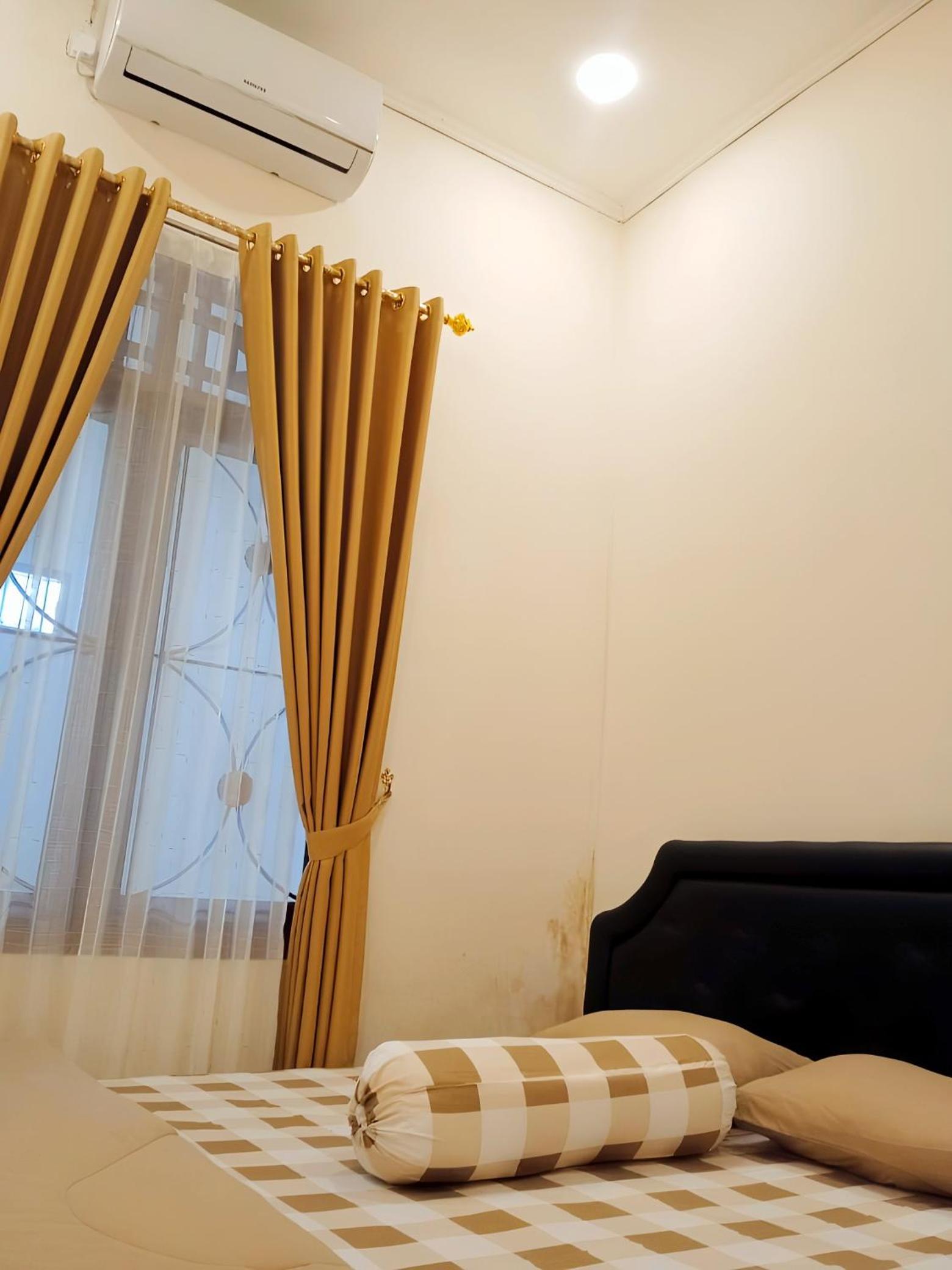 Deluxe King Room photo 2