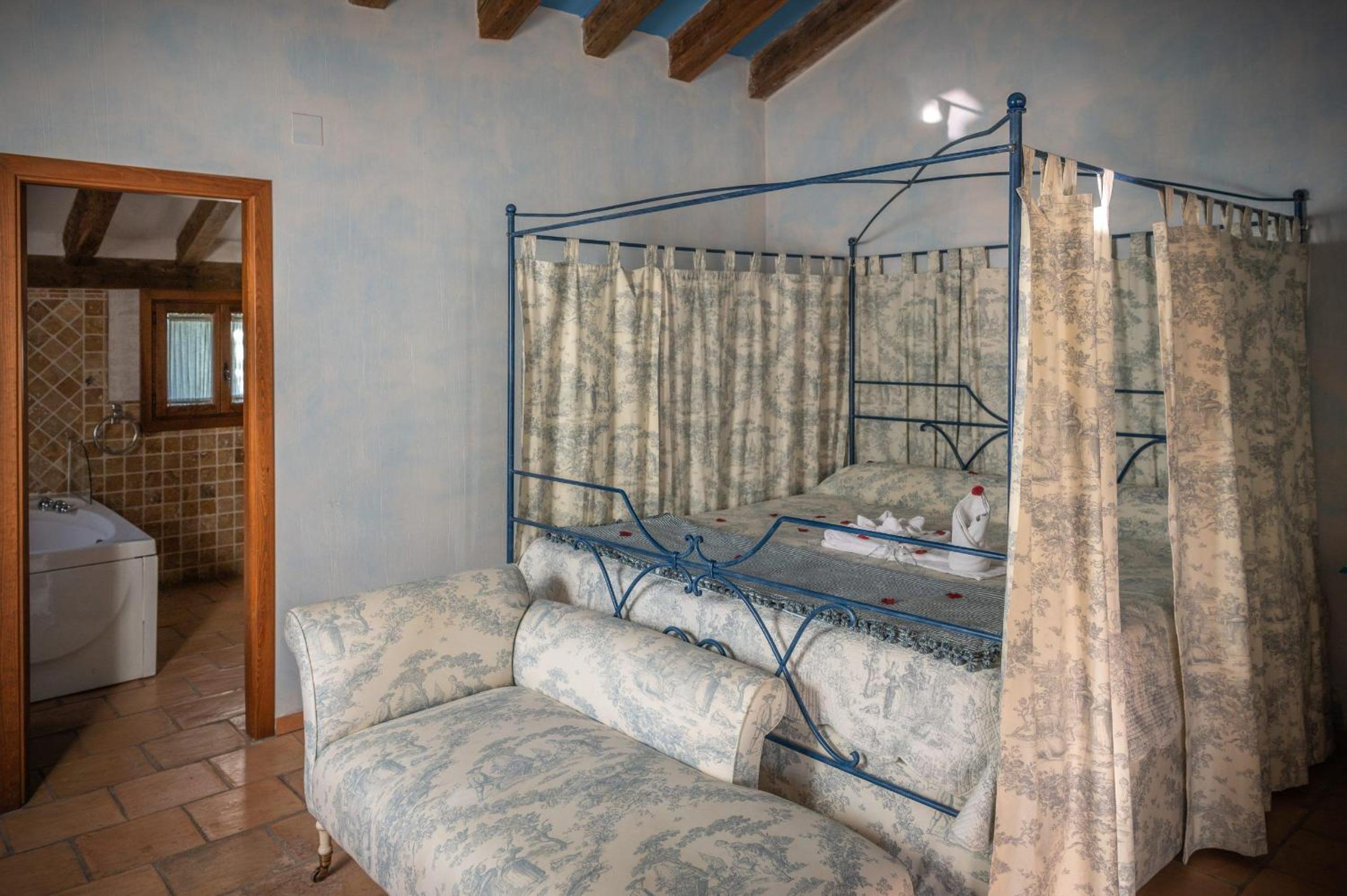 Deluxe Suite with Spa Bath - Photo 1