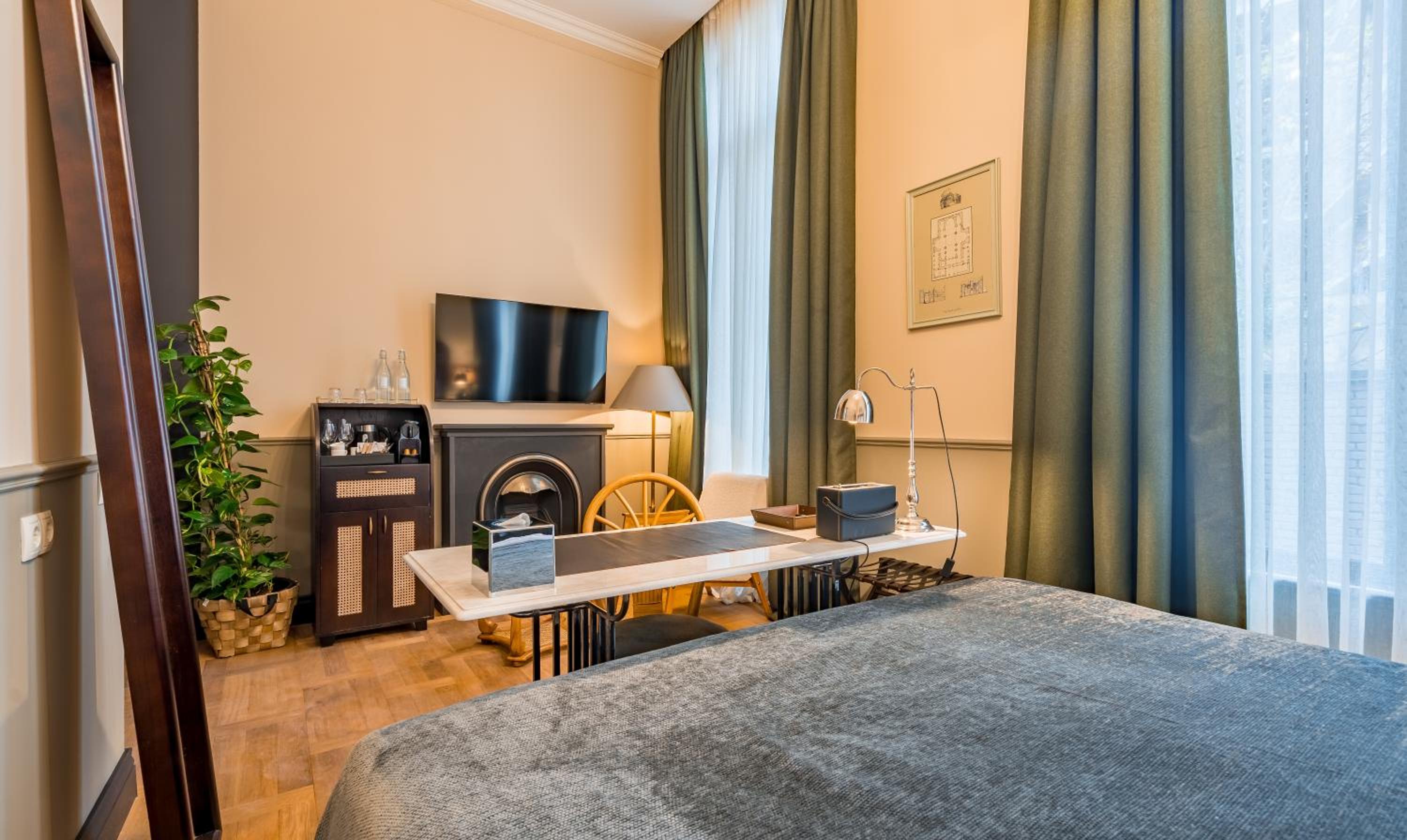 Deluxe Double Room with Bath - Photo 2