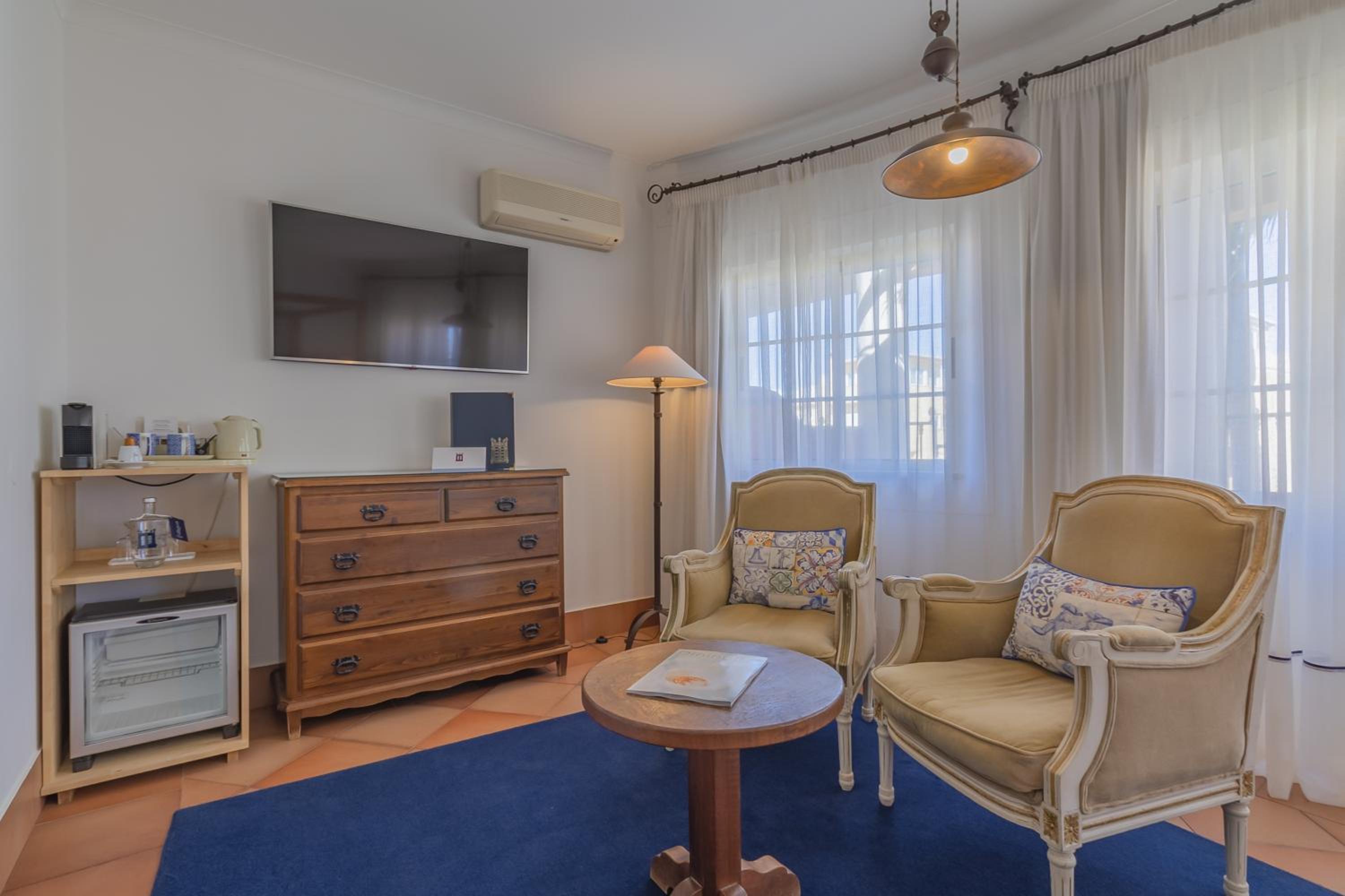 Romantic Junior Suite - Main House