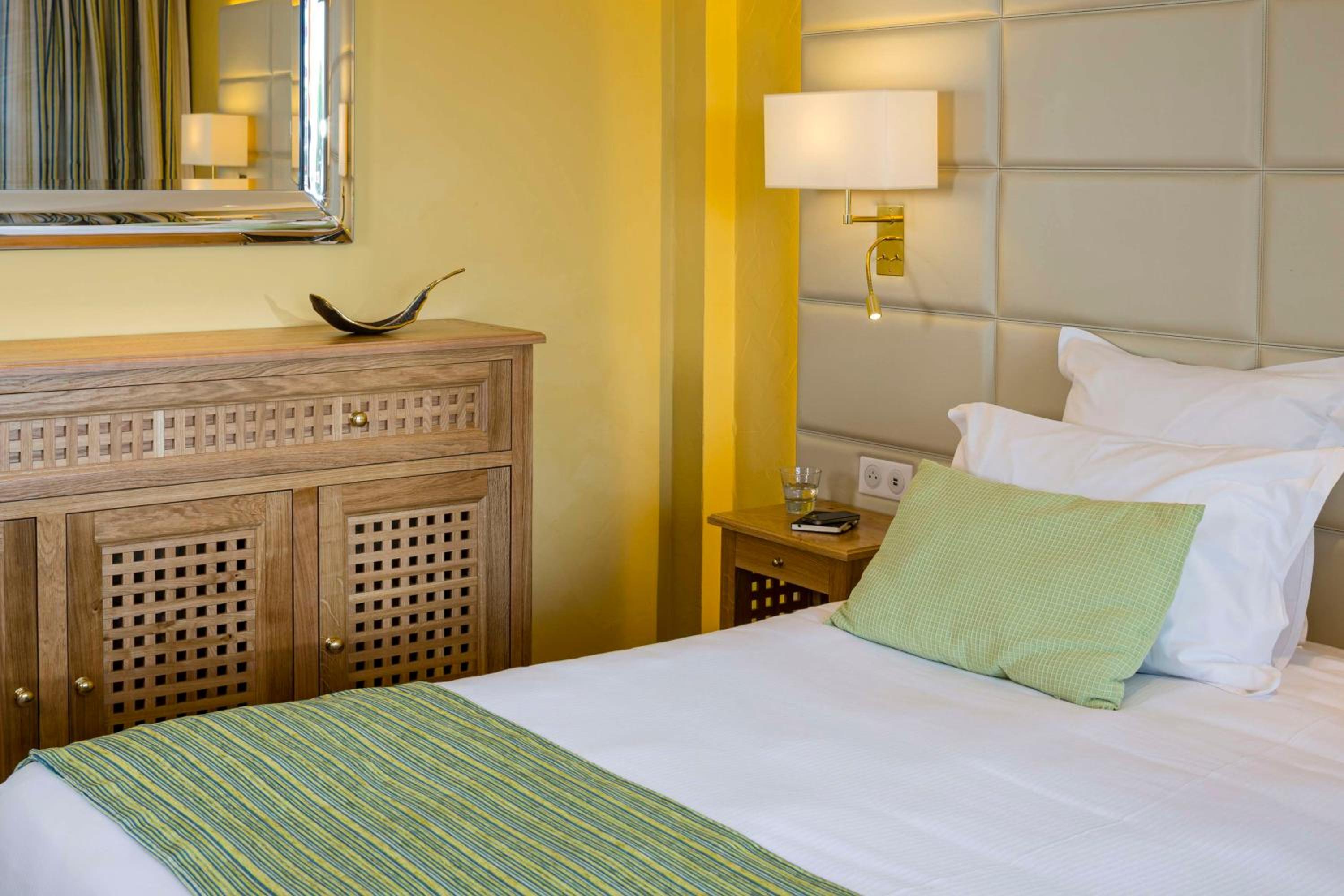 Prestige Twin Room with Sea View - Photo 3