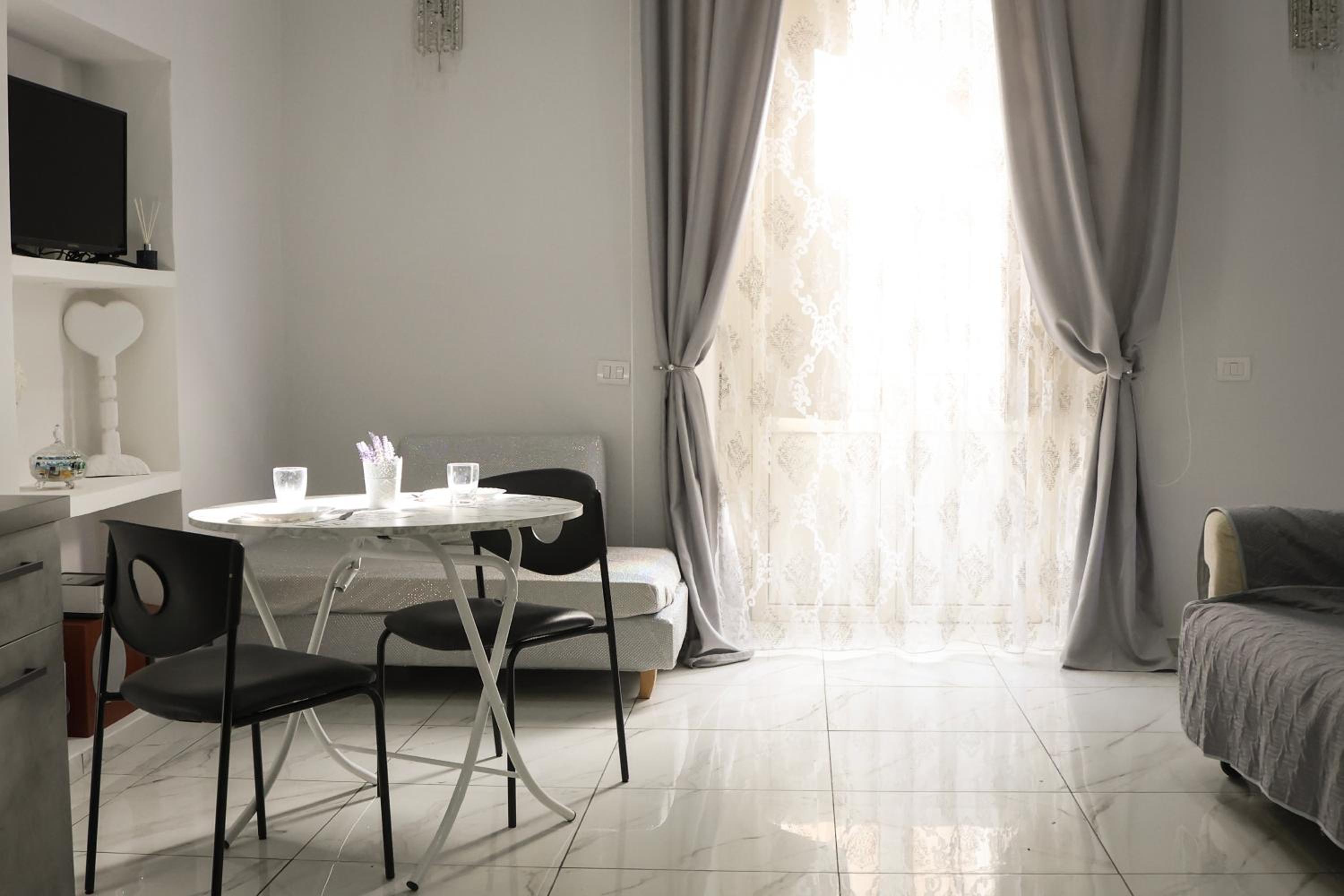 One-Bedroom Apartment with Balcony