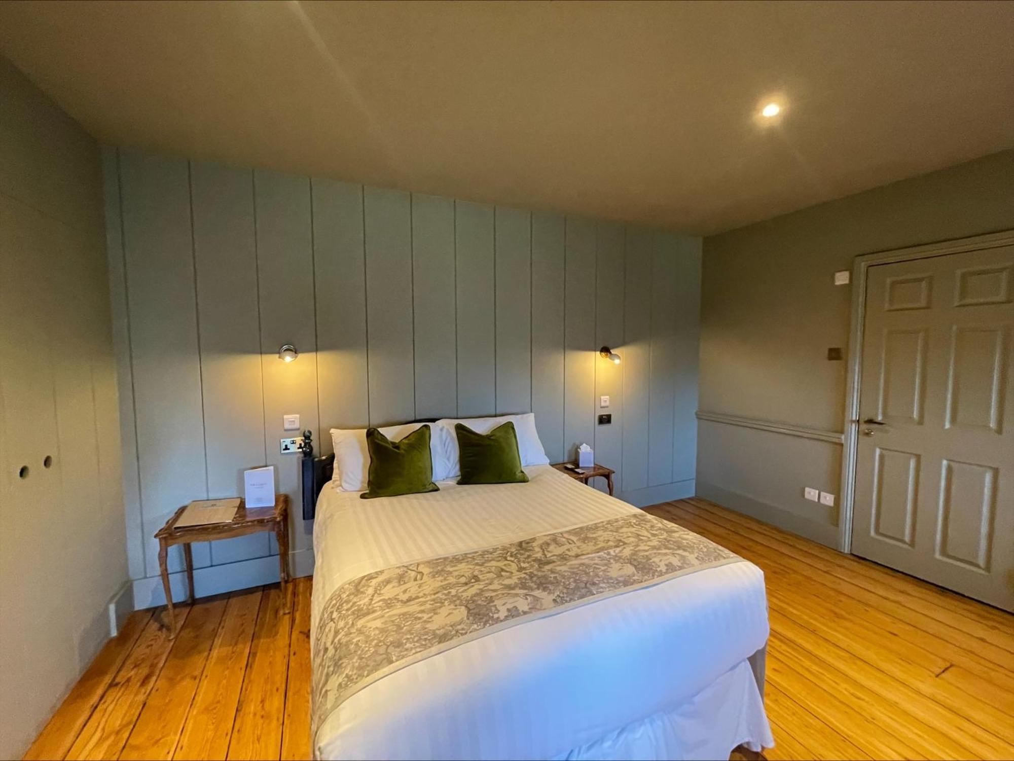 Deluxe Double Room – NO PETS photo 1