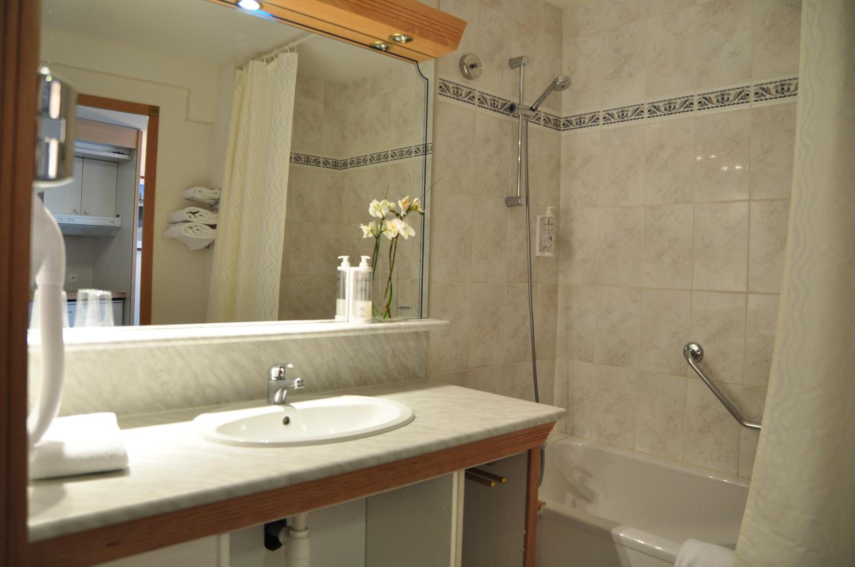 Budget Twin Room - Photo 2