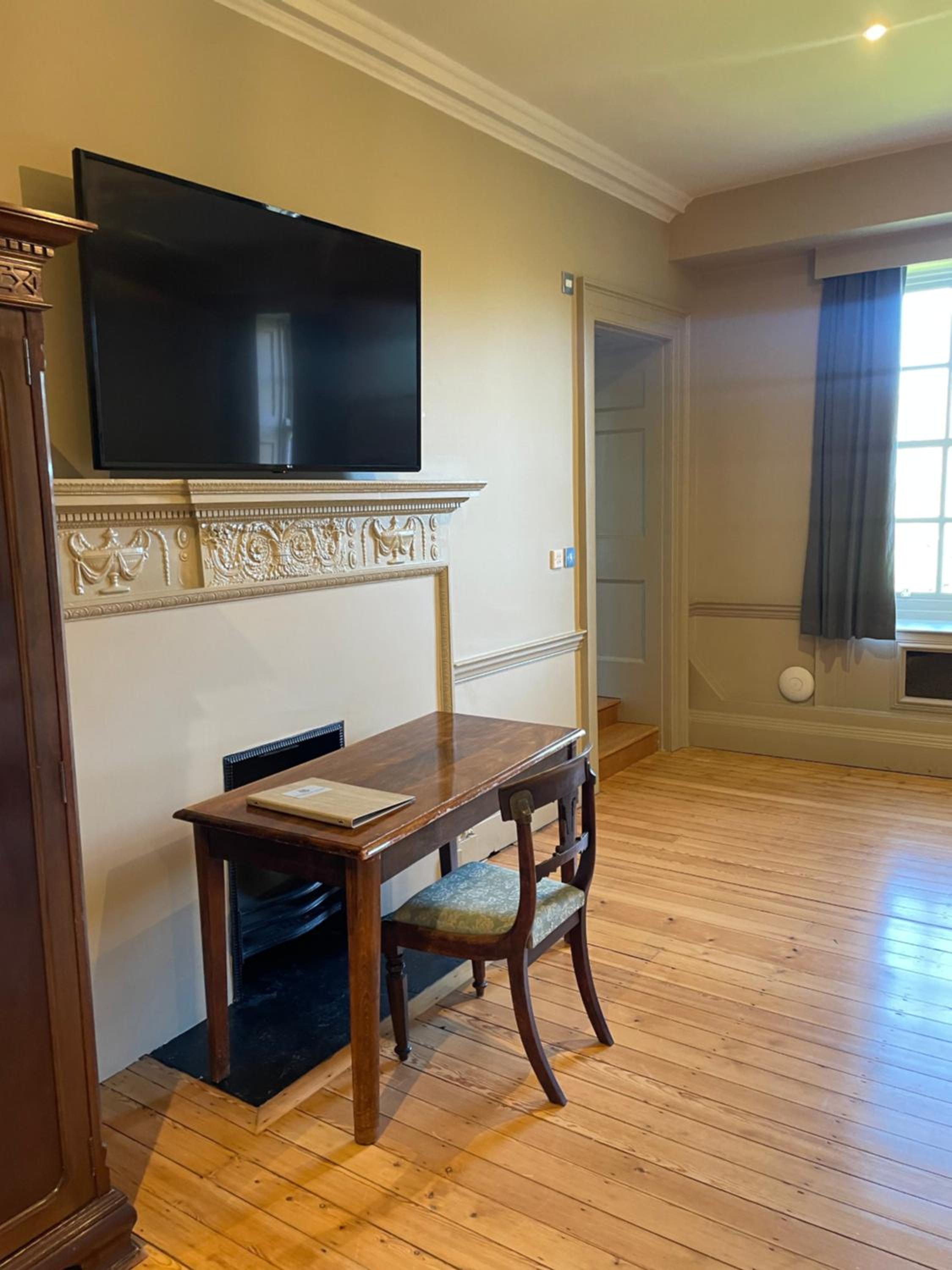 Deluxe Suite with Garden View - NO PETS - Photo 7
